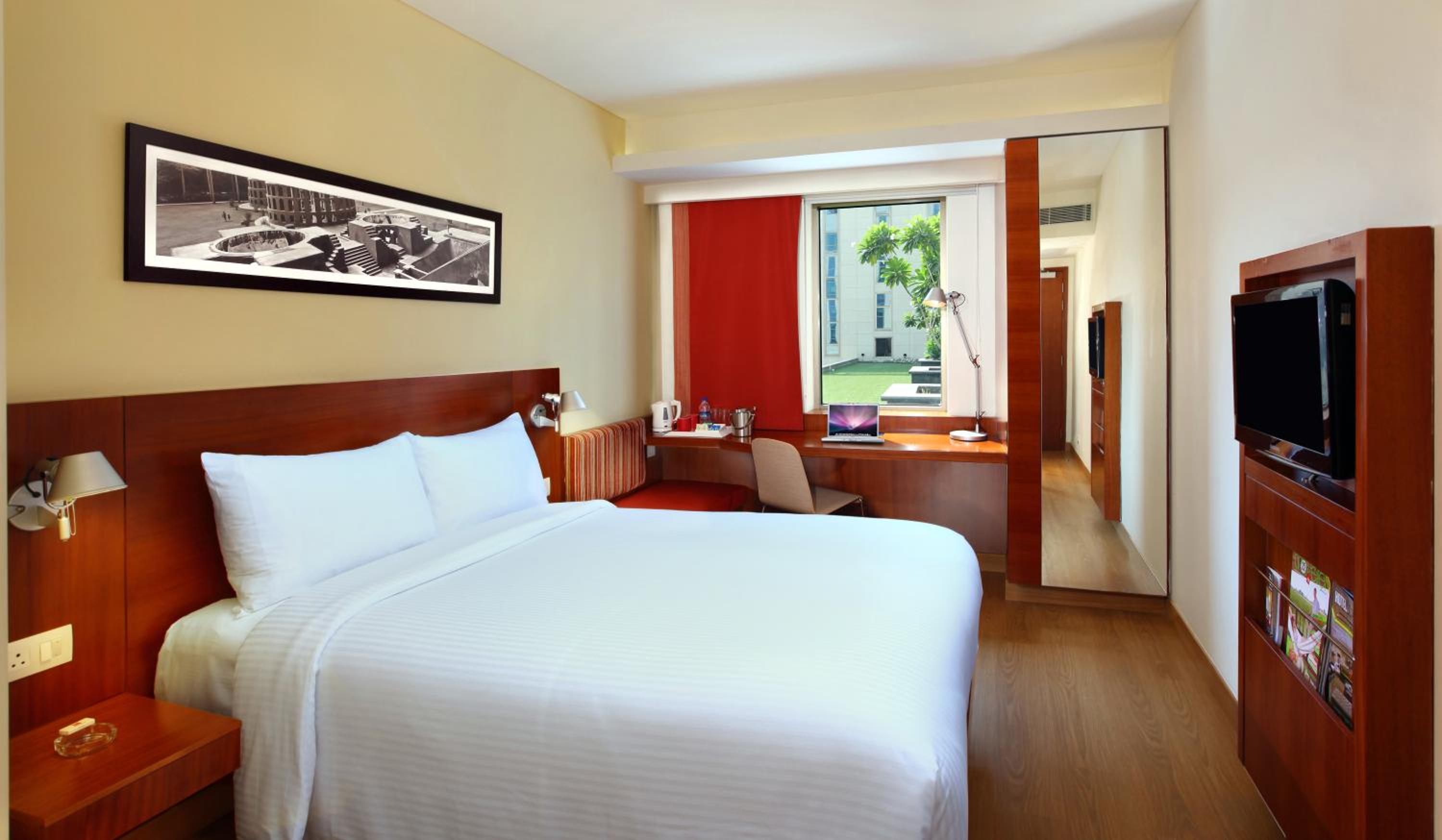 Day Use Room (10 AM to 6 PM), Mandatory Check-out at 6pm, Multiple days stay not allowed photo 3
