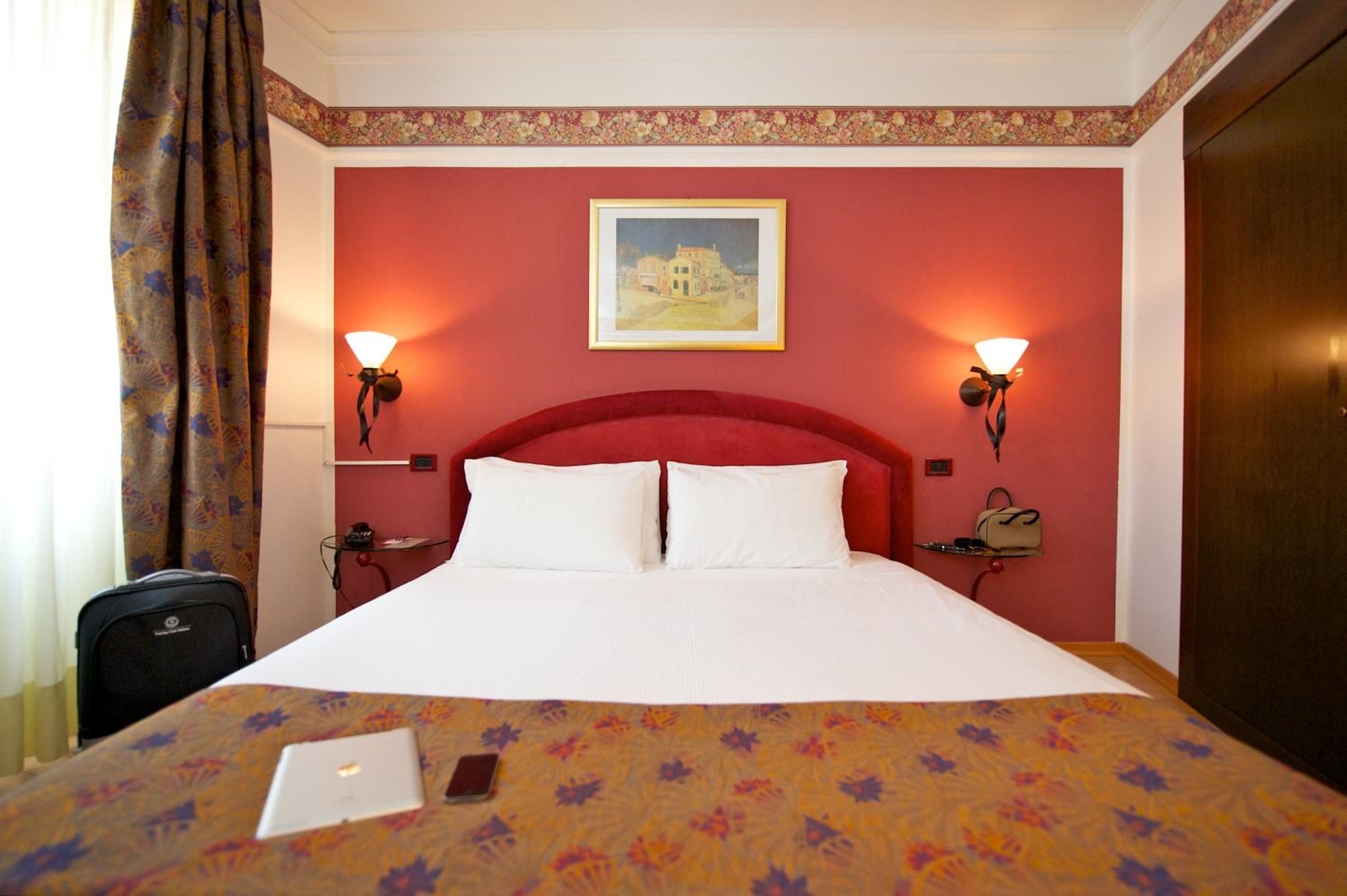 Double or Twin Room - Photo 9