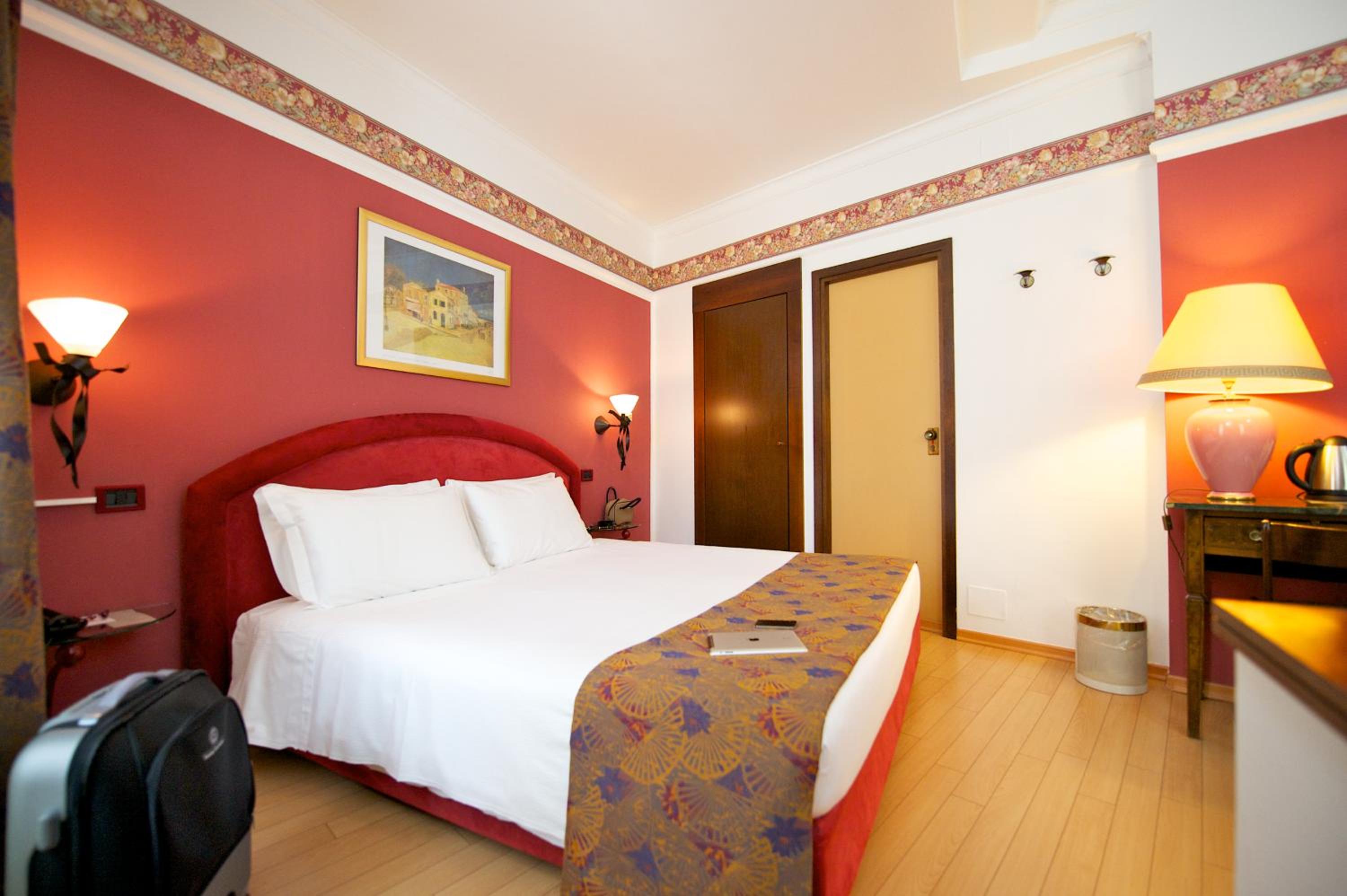 Double or Twin Room - Photo 8
