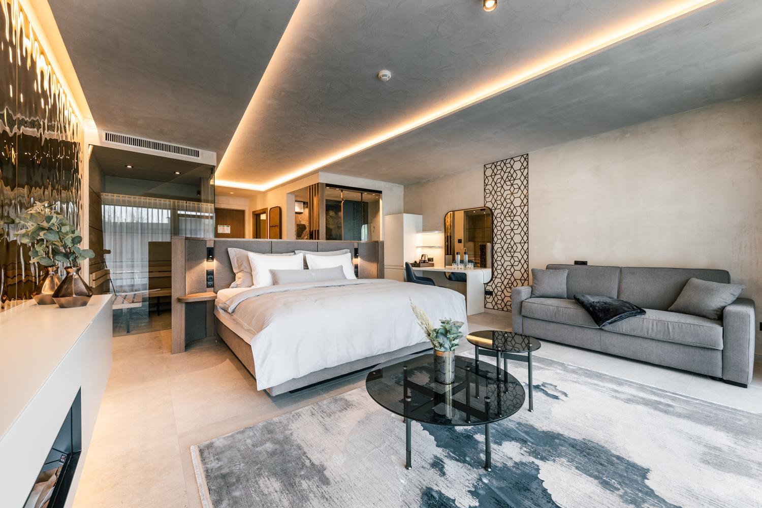 Suite with Hot Tub