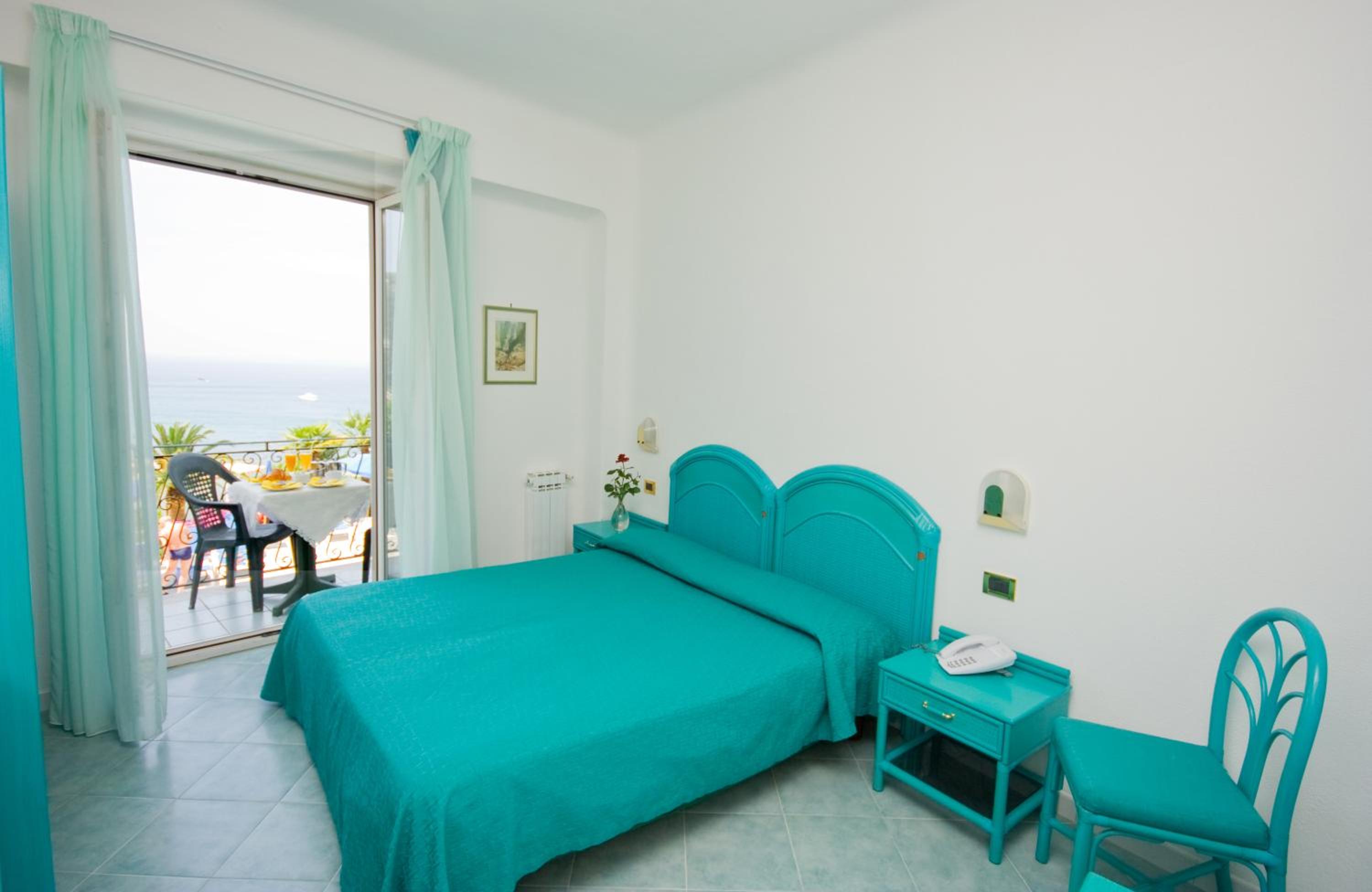 Quadruple Room - Photo 1