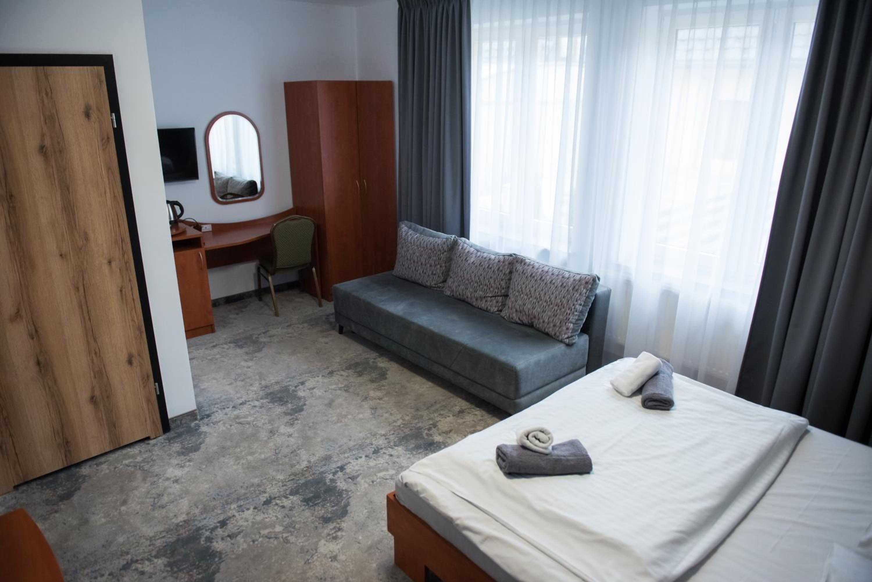 Triple Room - Photo 13