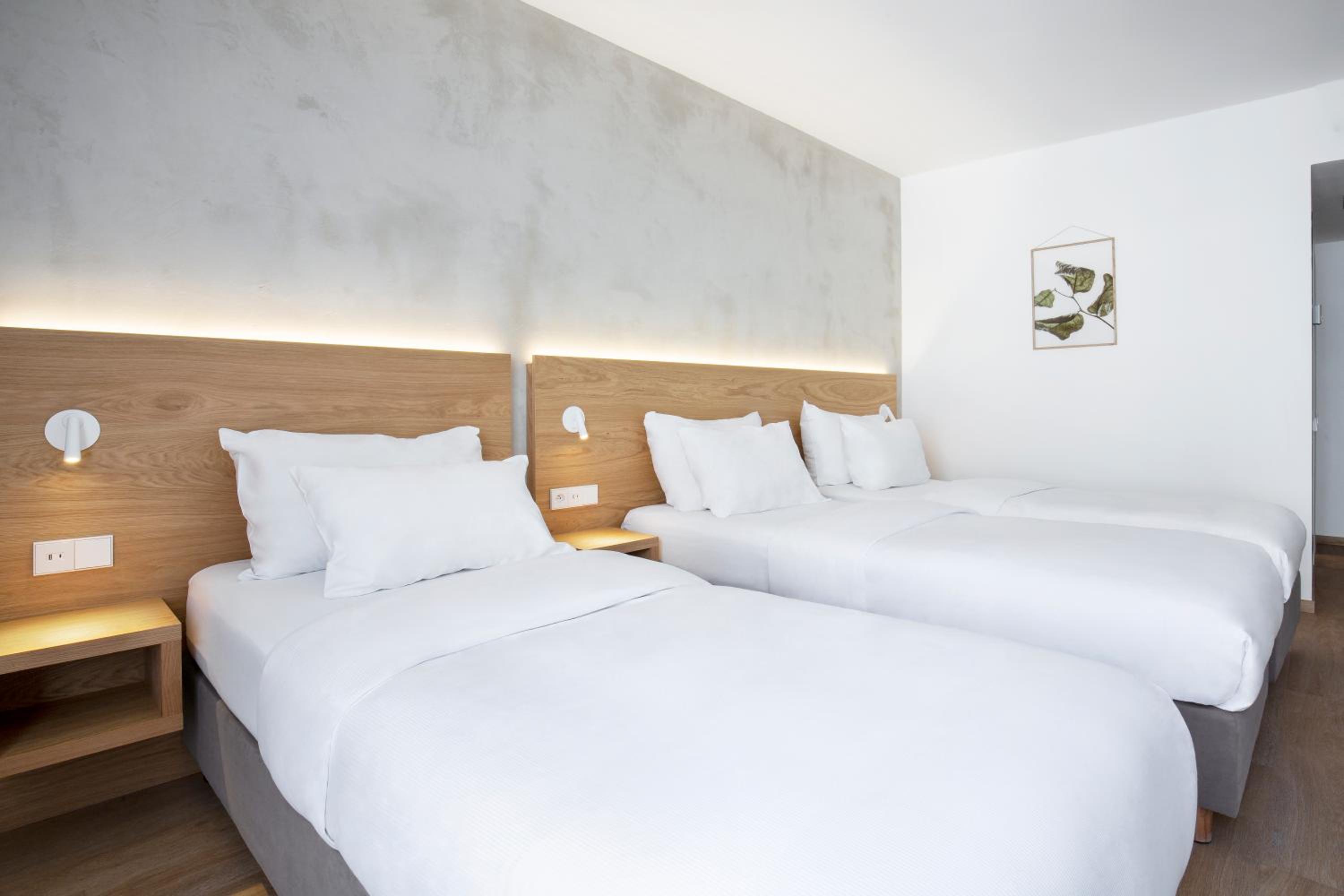 Superior Triple Room photo 2
