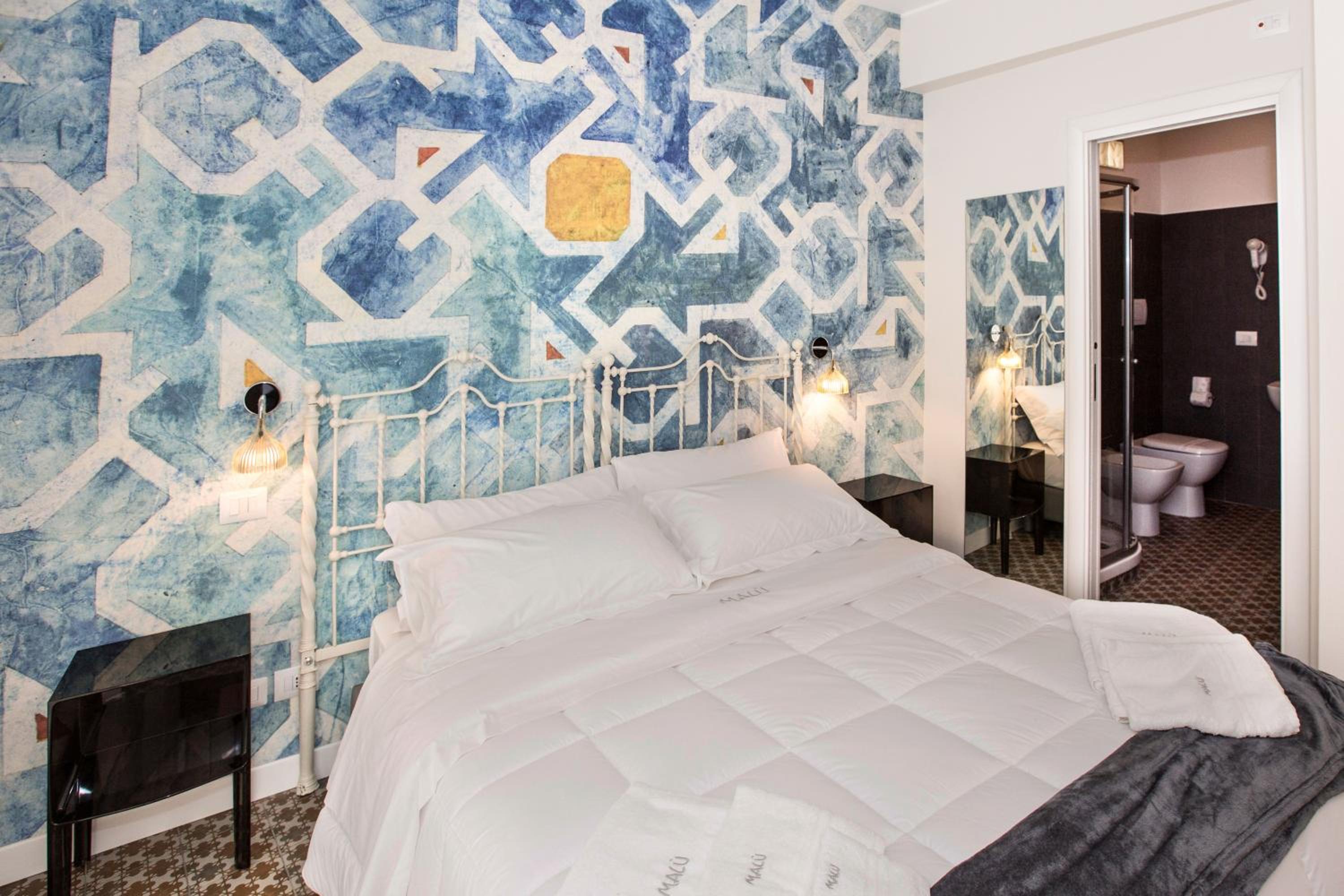 Large Double Room - Photo 1