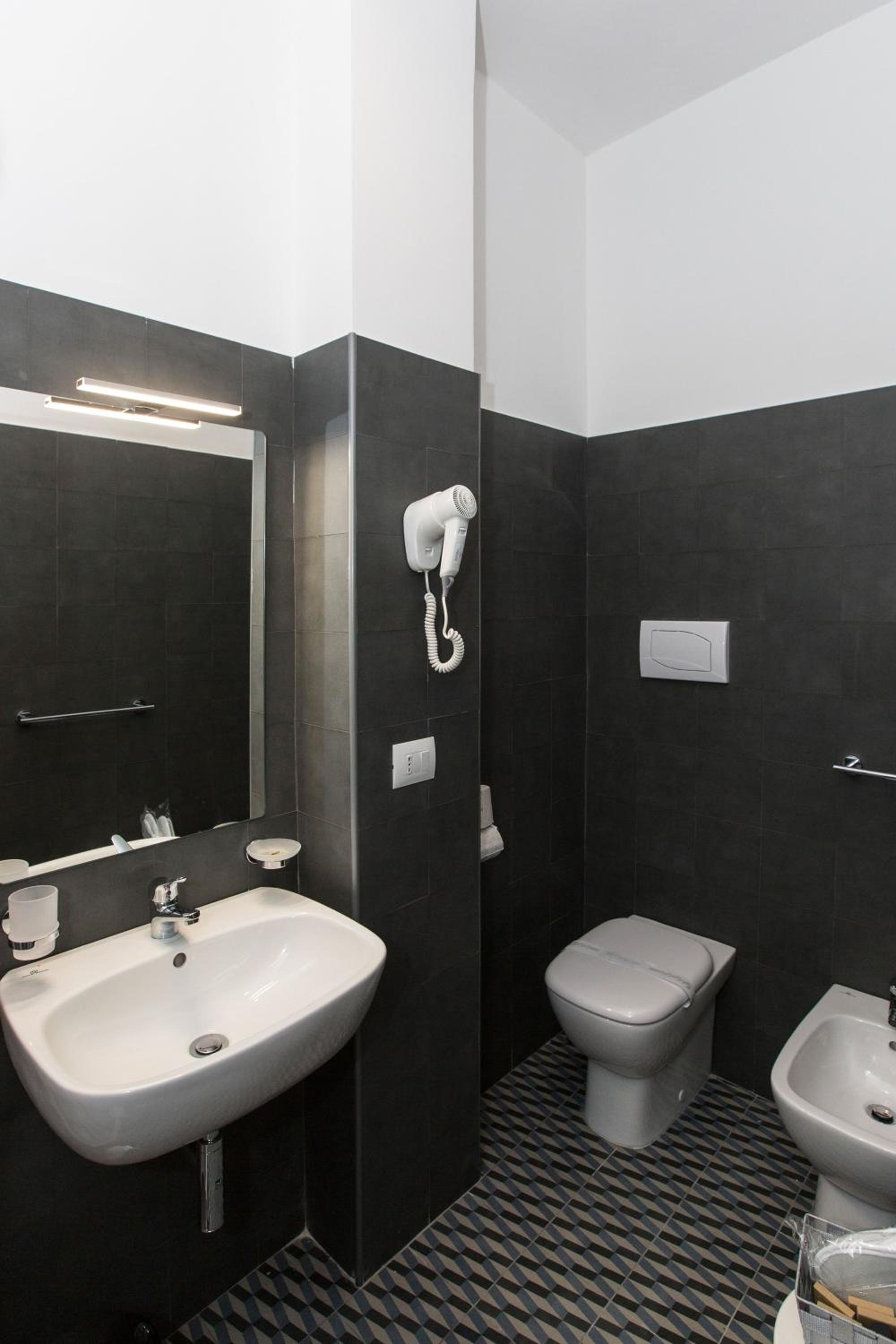Triple Room - Photo 13