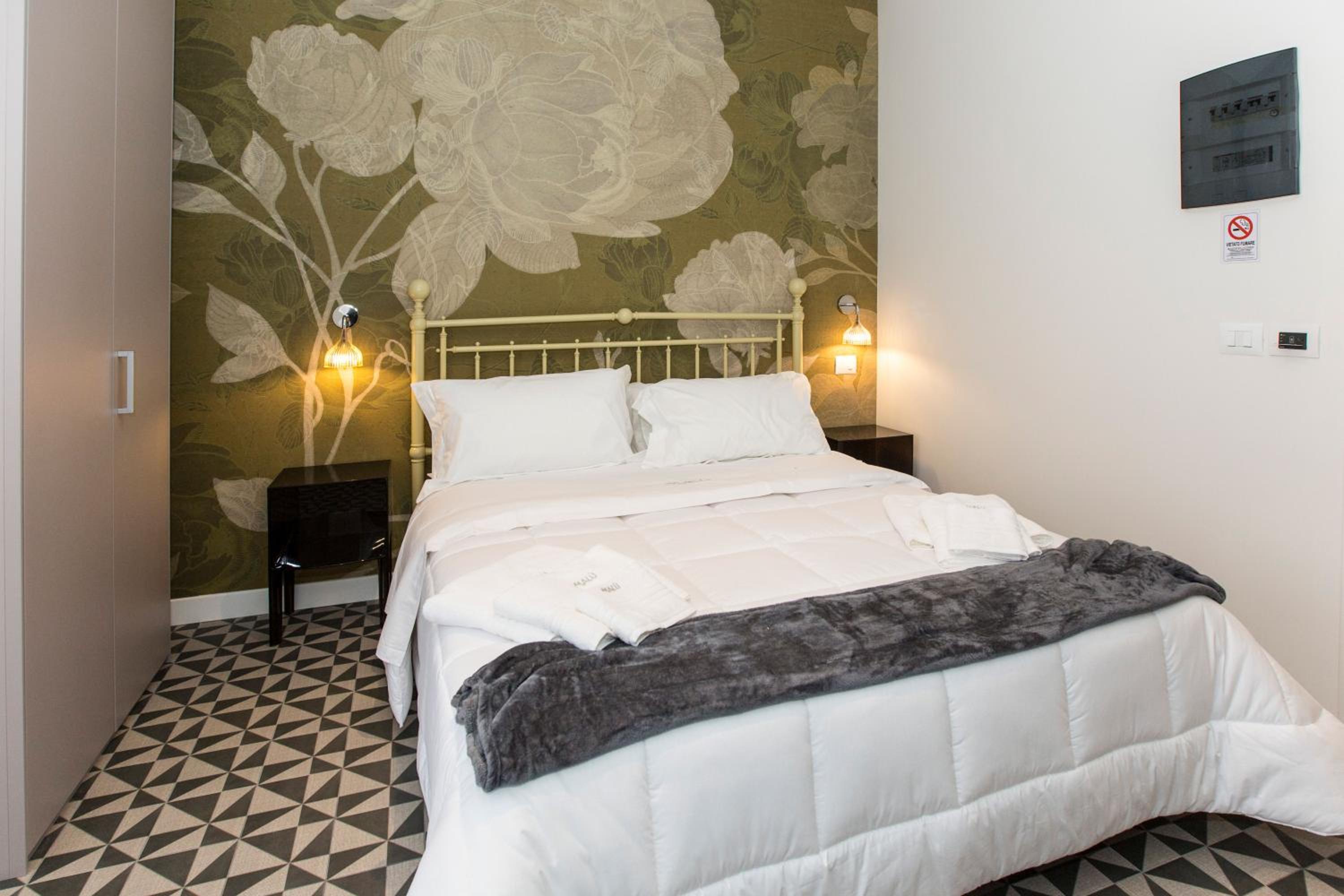Large Double Room - Photo 3