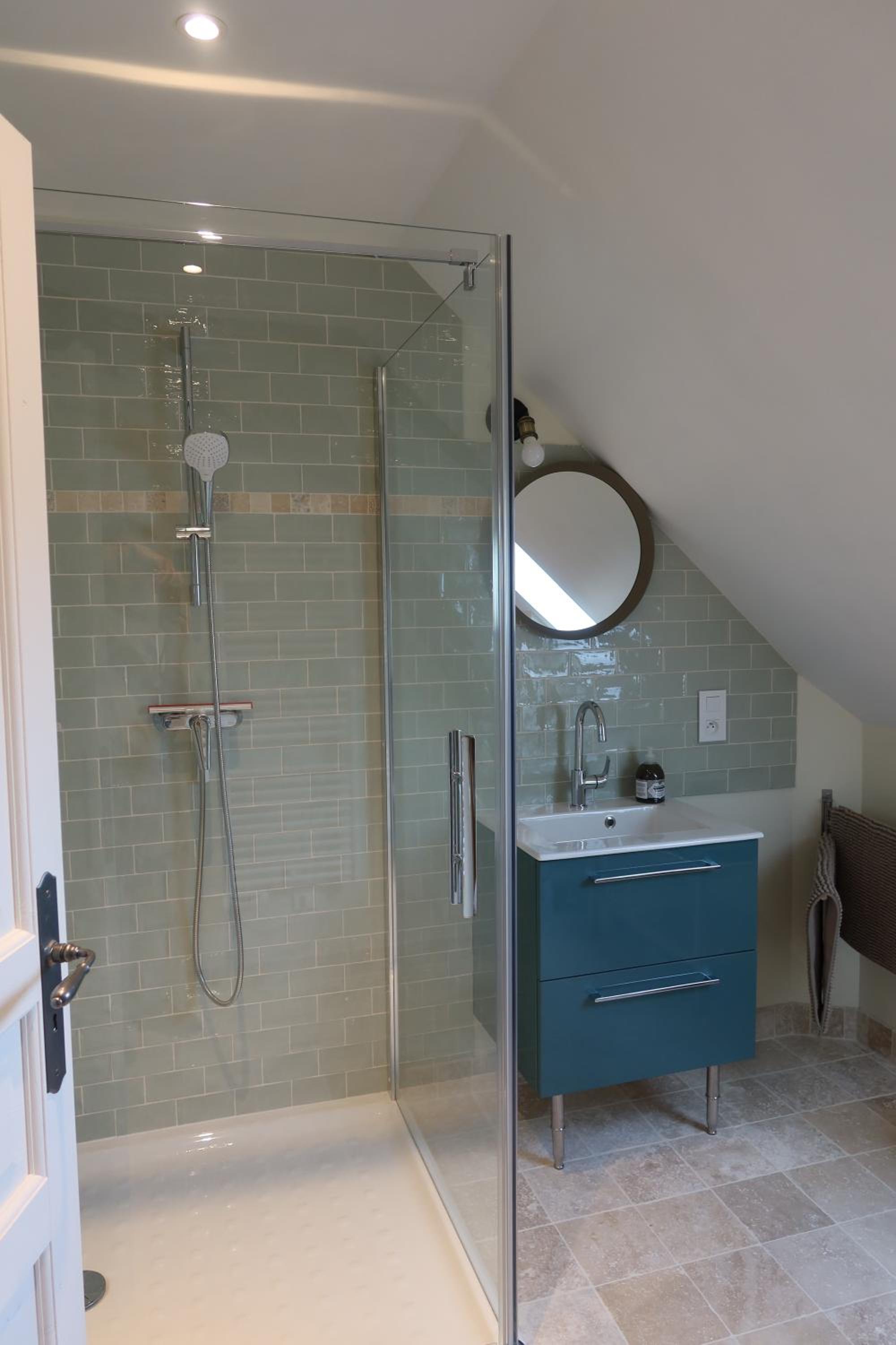 One-Bedroom Suite - Photo 5