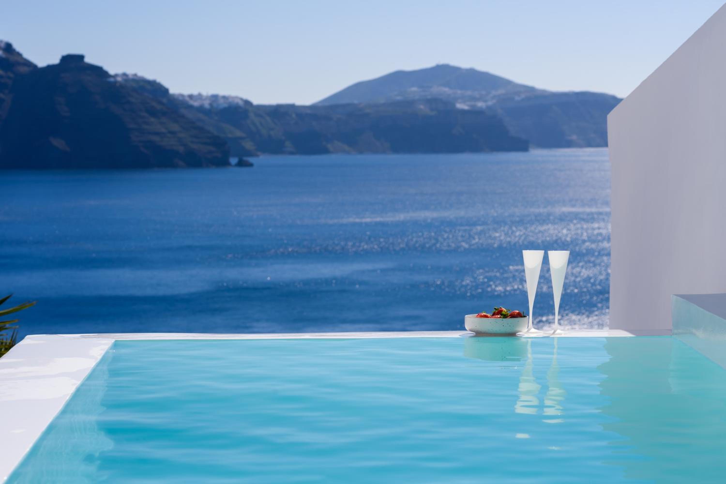 Two Bedroom Villa with Caldera View and Heated Plunge Pool - Photo 59