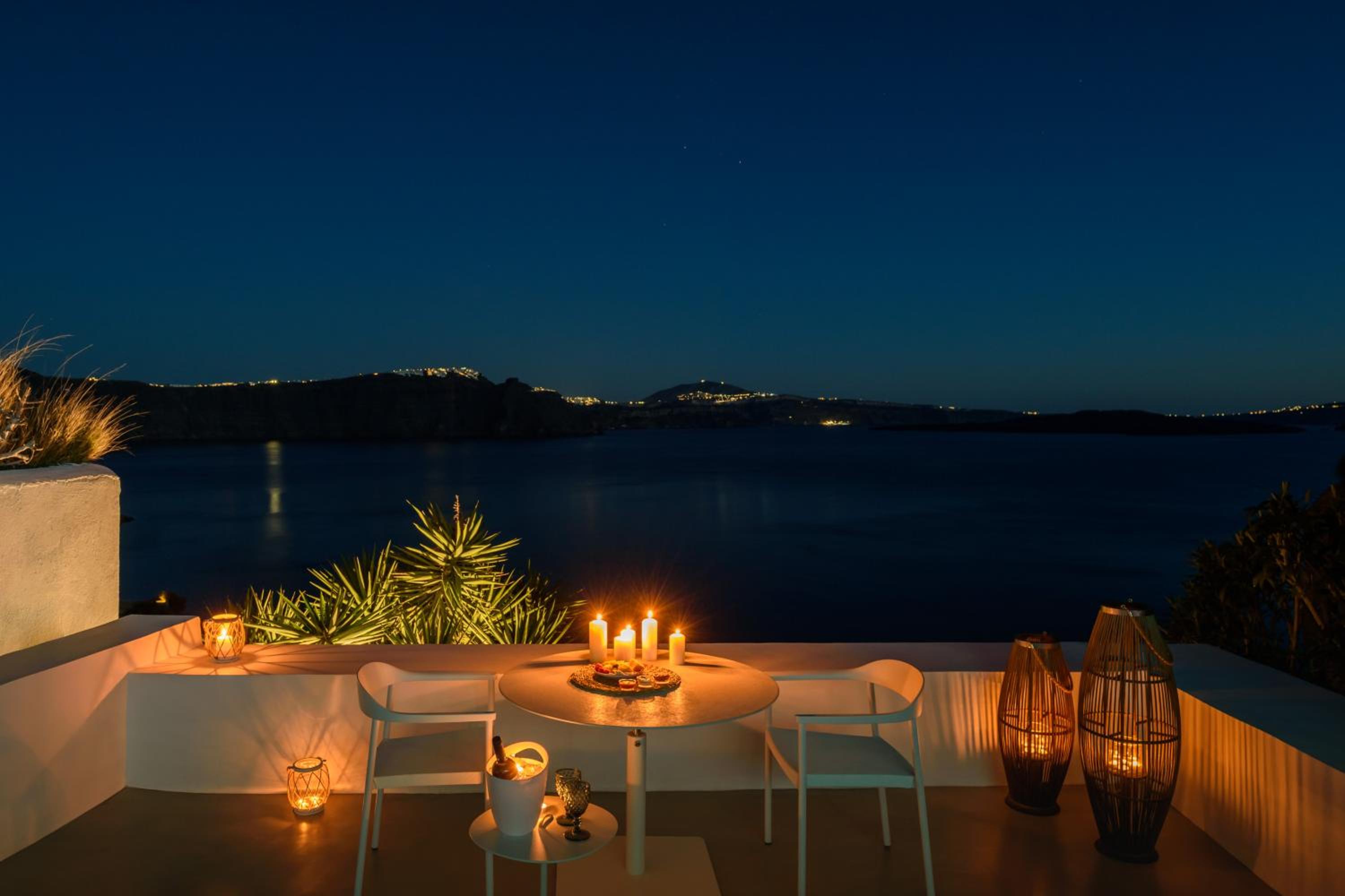 Two Bedroom Villa with Caldera View and Heated Plunge Pool - Photo 16