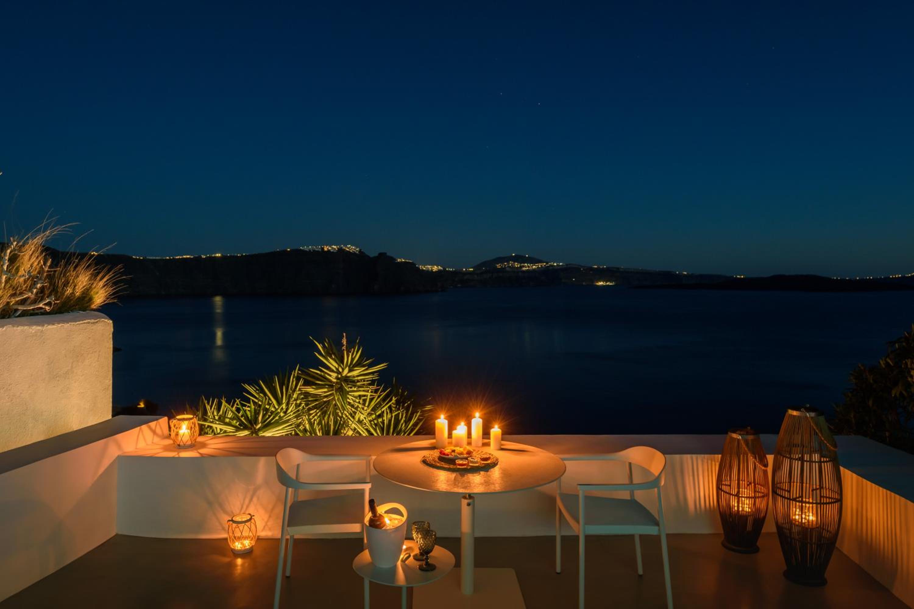Two Bedroom Villa with Caldera View and Heated Plunge Pool - Photo 14