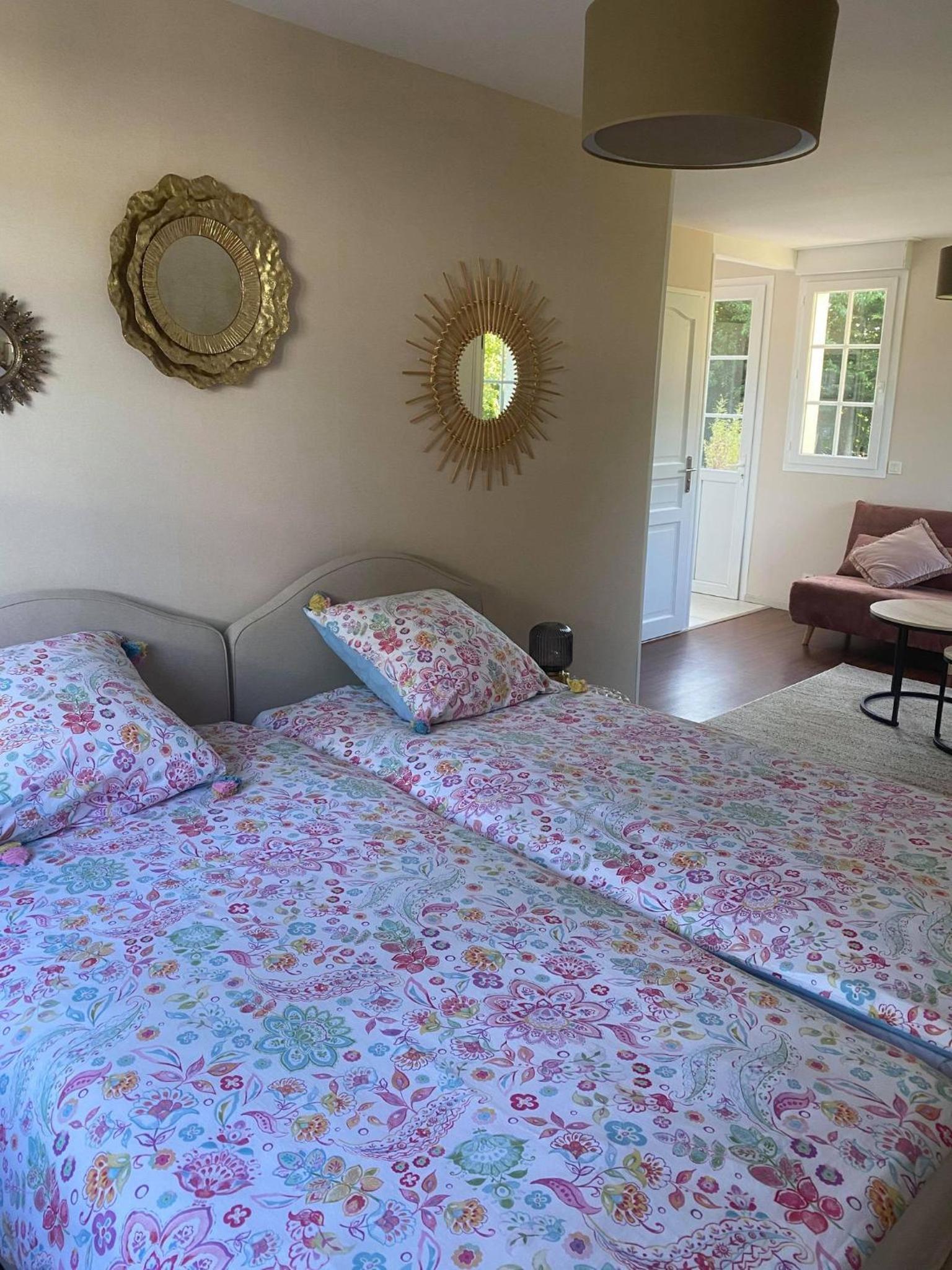 Deluxe Double Room (2 Adults + 1 Child) photo 1