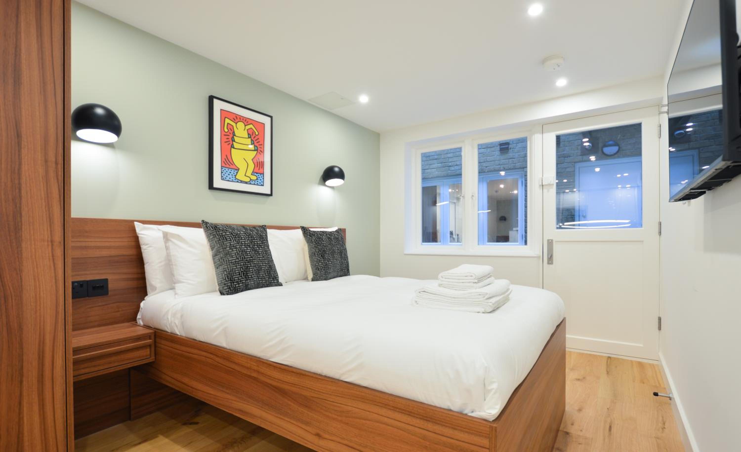 Lower Ground Floor Studio Apartment photo 1