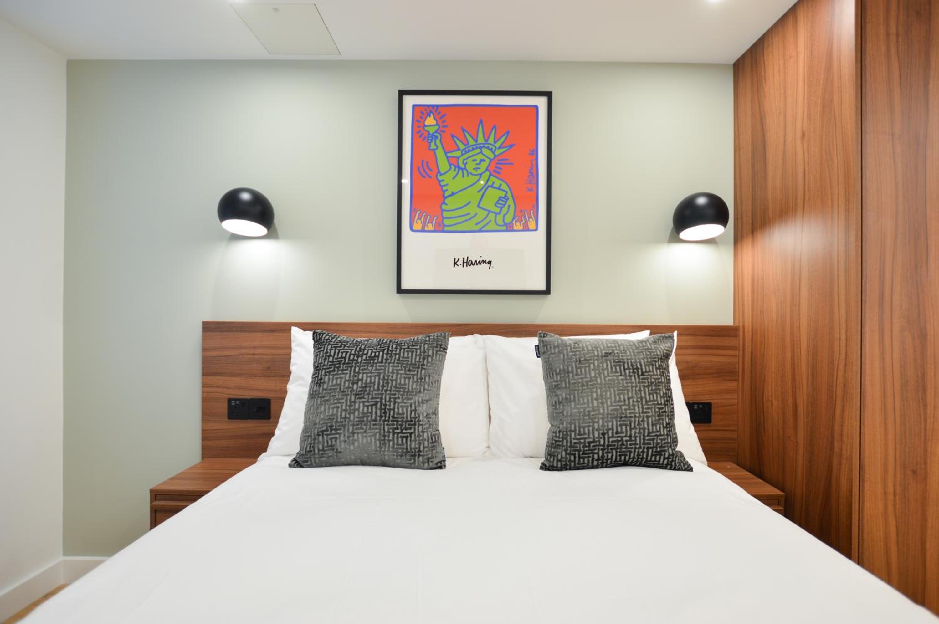 Lower Ground Floor Studio Apartment photo 3