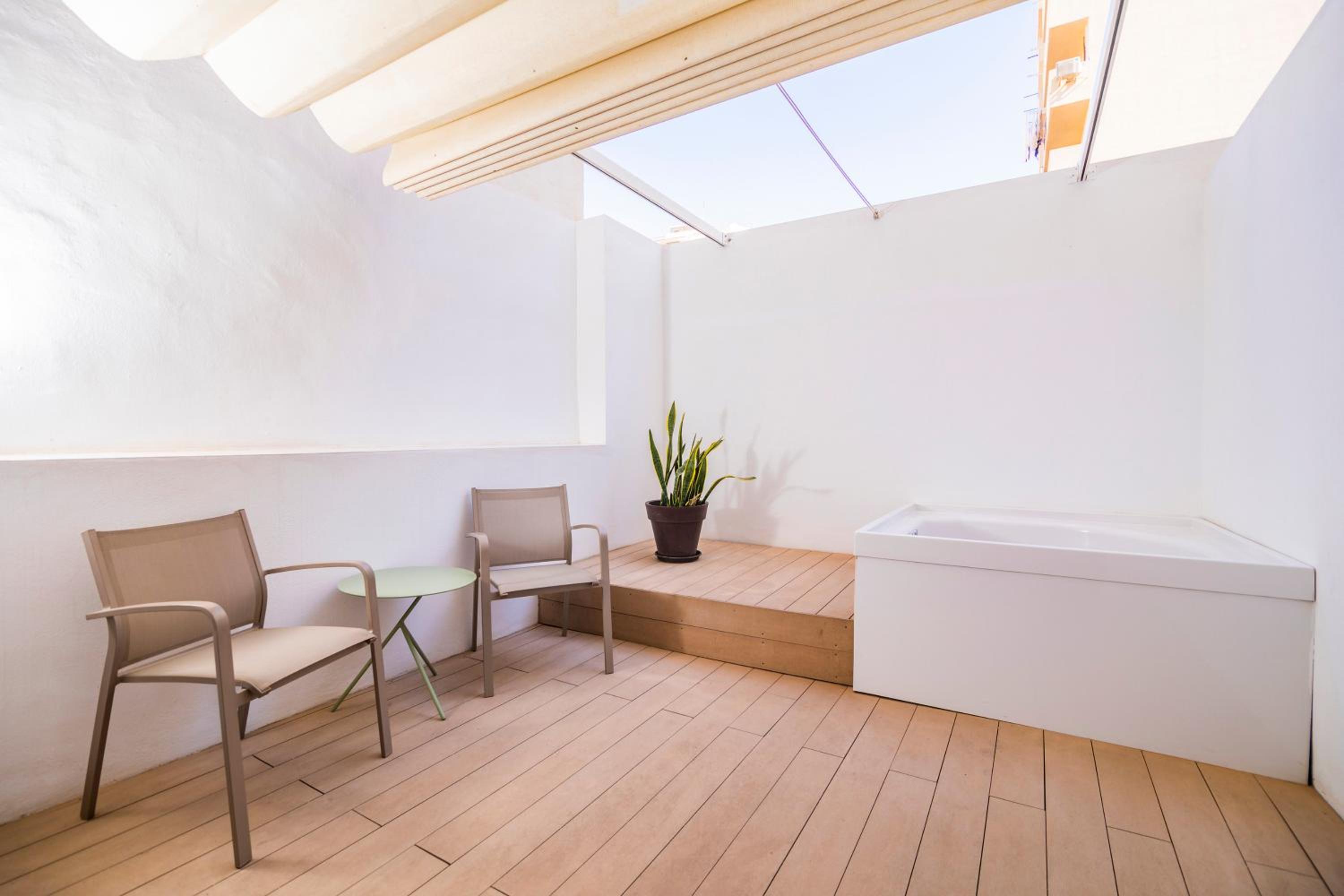 Innside Premium Room with Whirlpool - Photo 4