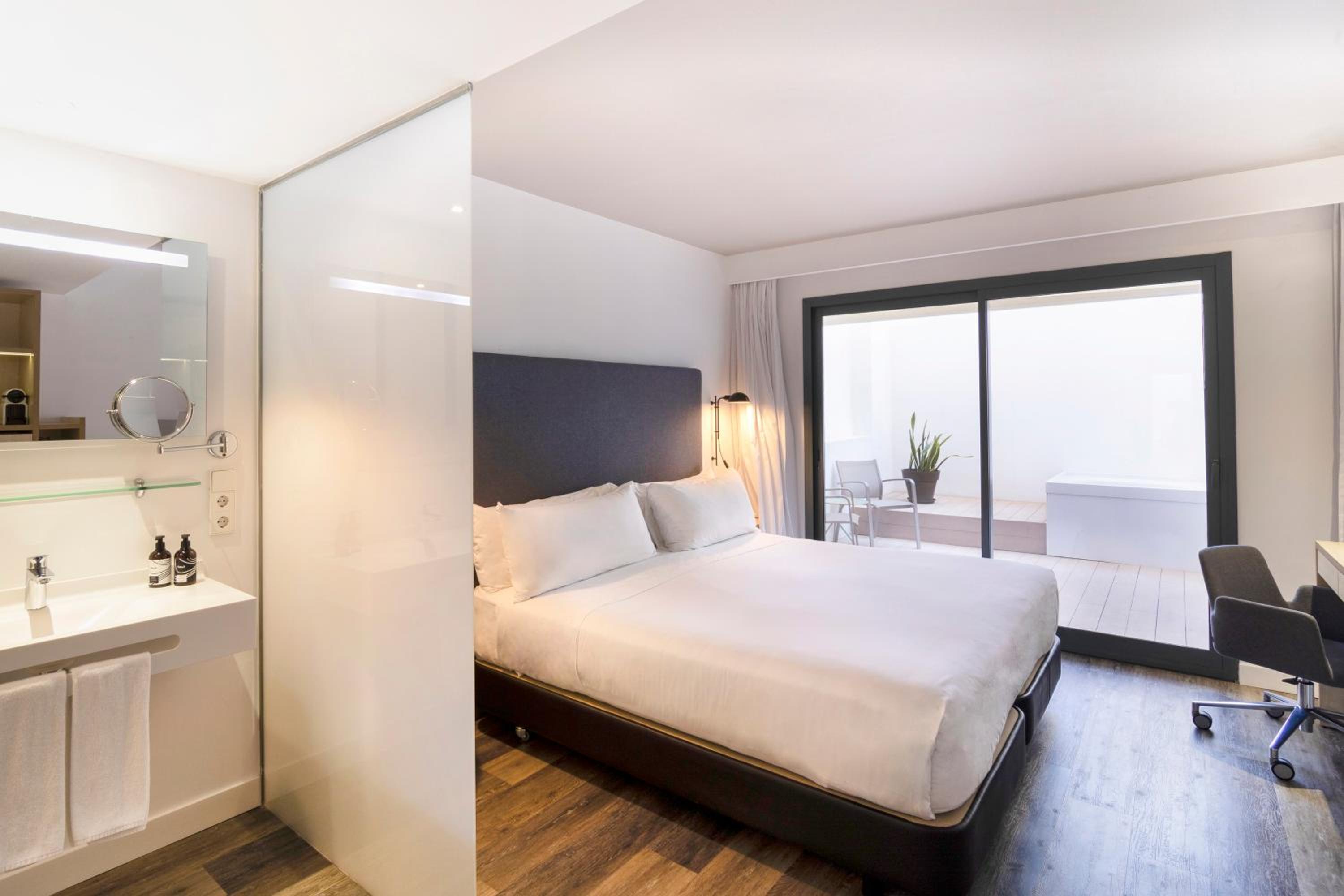 Innside Premium Room with Whirlpool - Photo 2