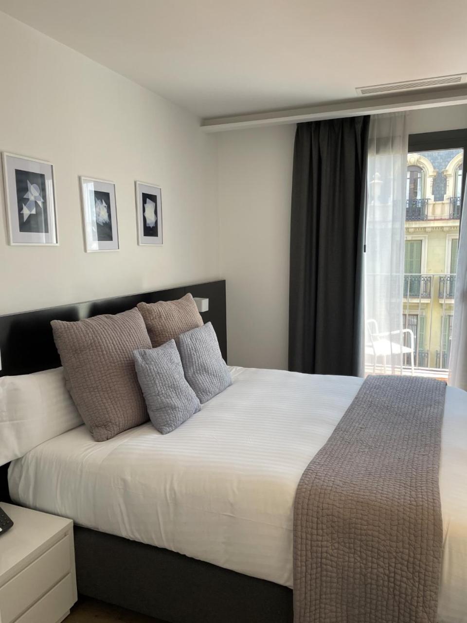 One-Bedroom Apartment photo 2