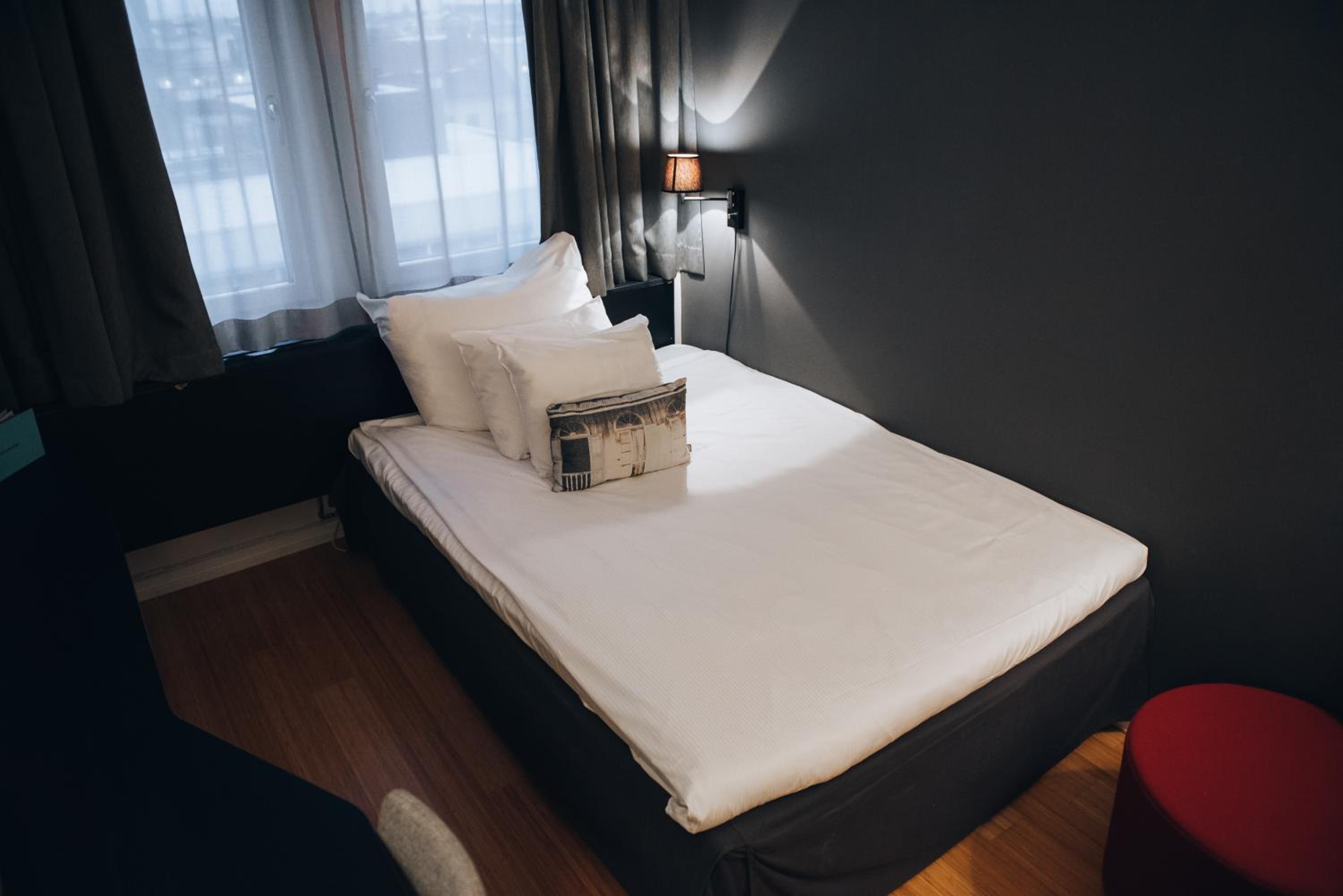 Compact Double Room - Photo 2