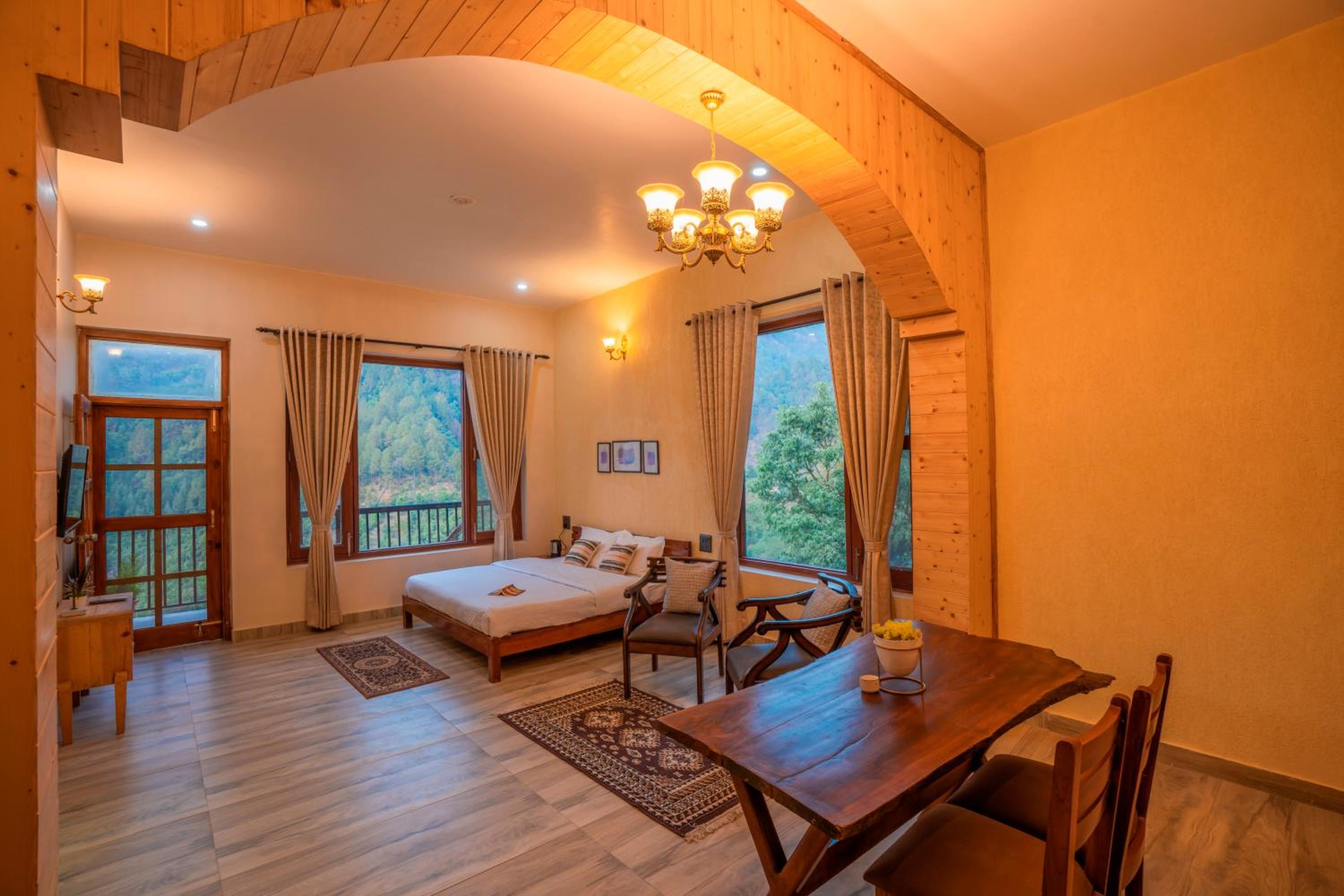 Deluxe Double Room with Balcony photo 1