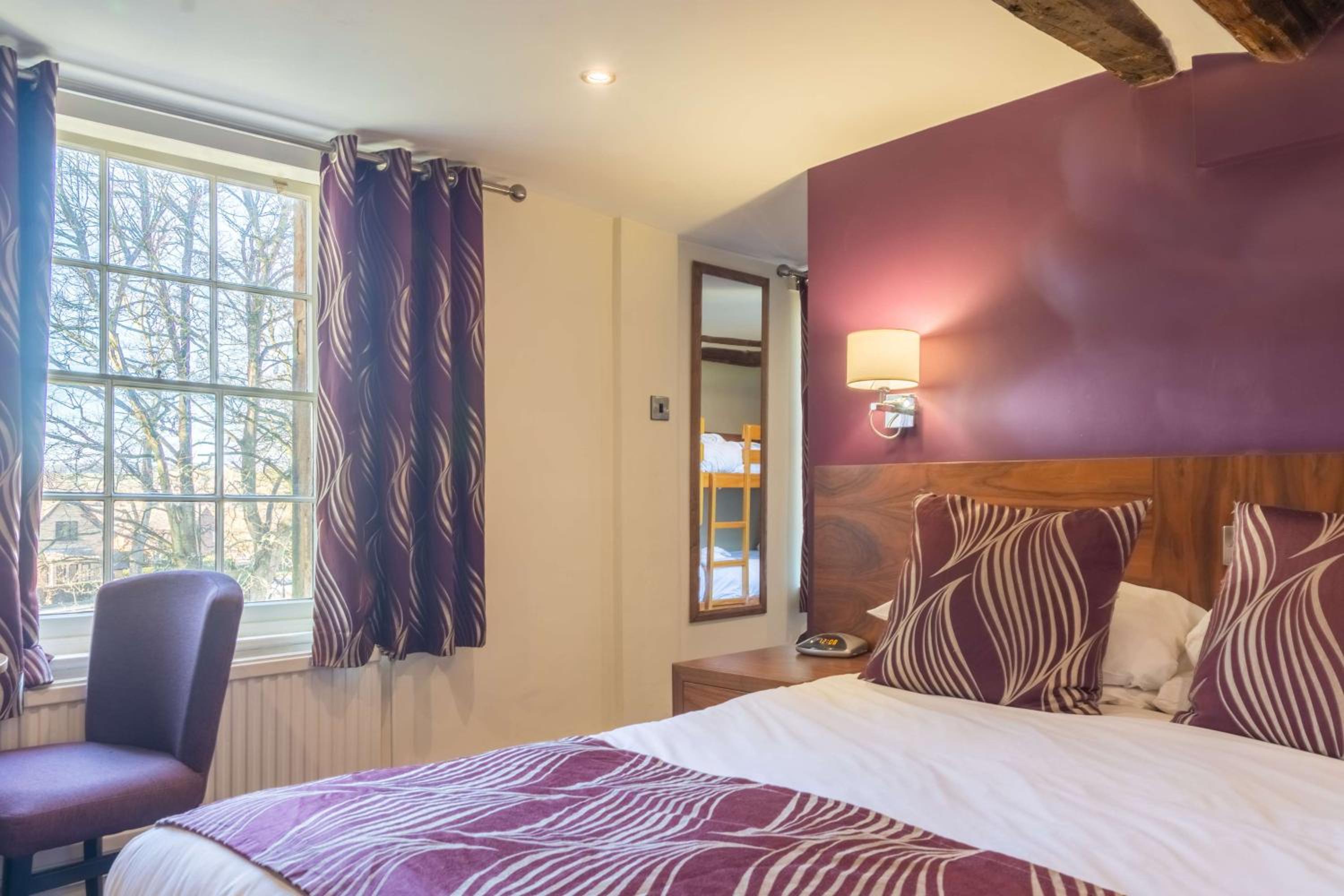 Executive Family Room with One Double Bed and One Single Bunk Bed - Photo 9