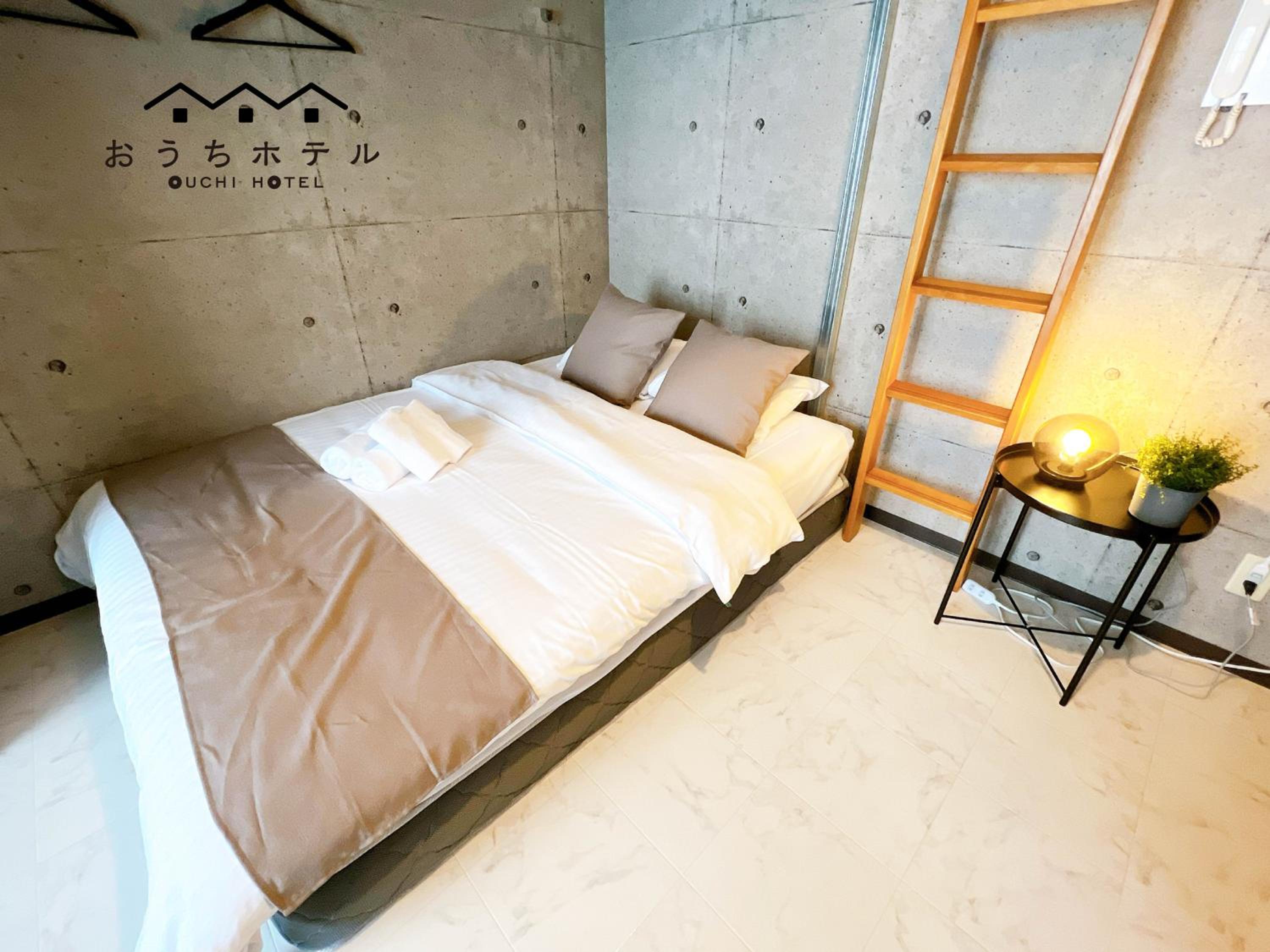 Studio Apartment - Photo 1