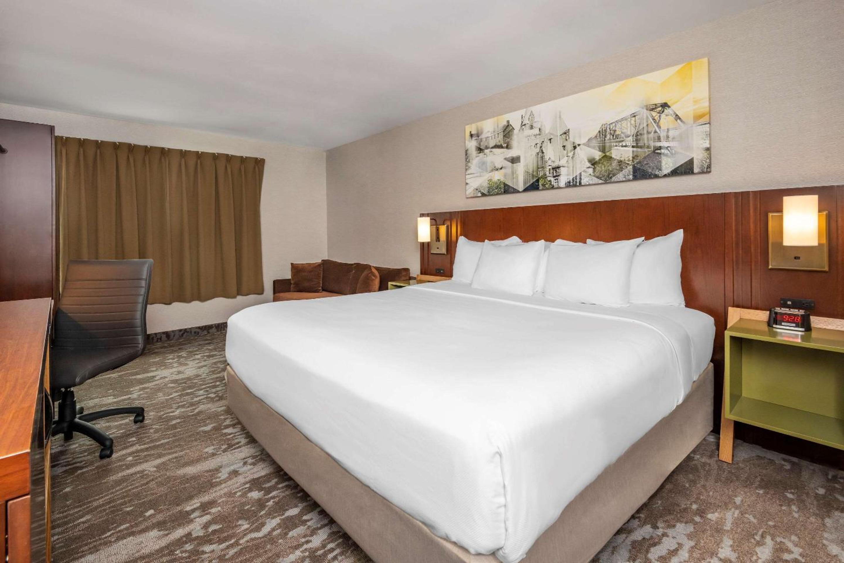 Room, 1 King Bed with Sofa Bed, 2nd Floor, Non-Smoking