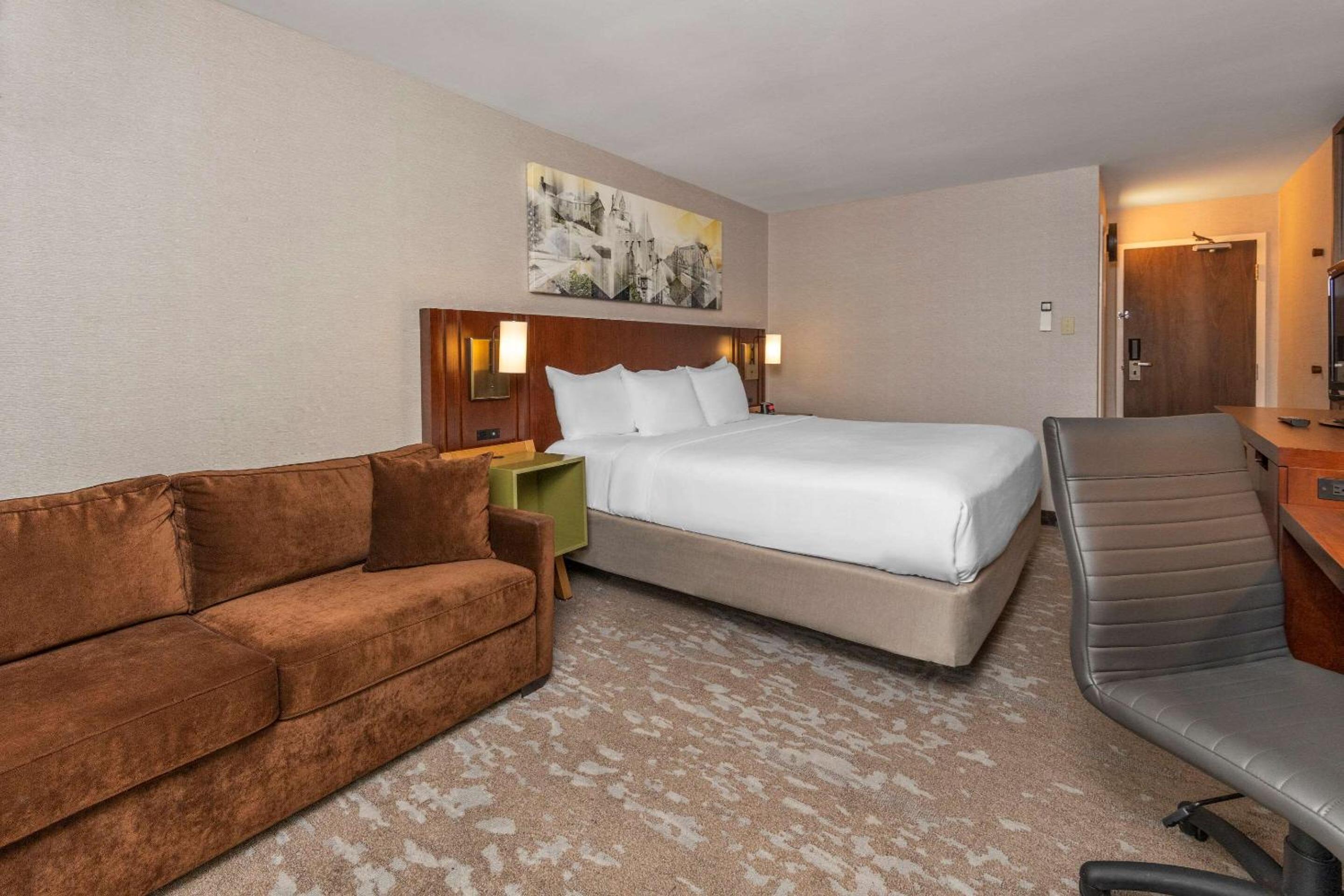 Room, 1 King Bed with Sofa Bed, 2nd Floor, Non-Smoking, photo 6