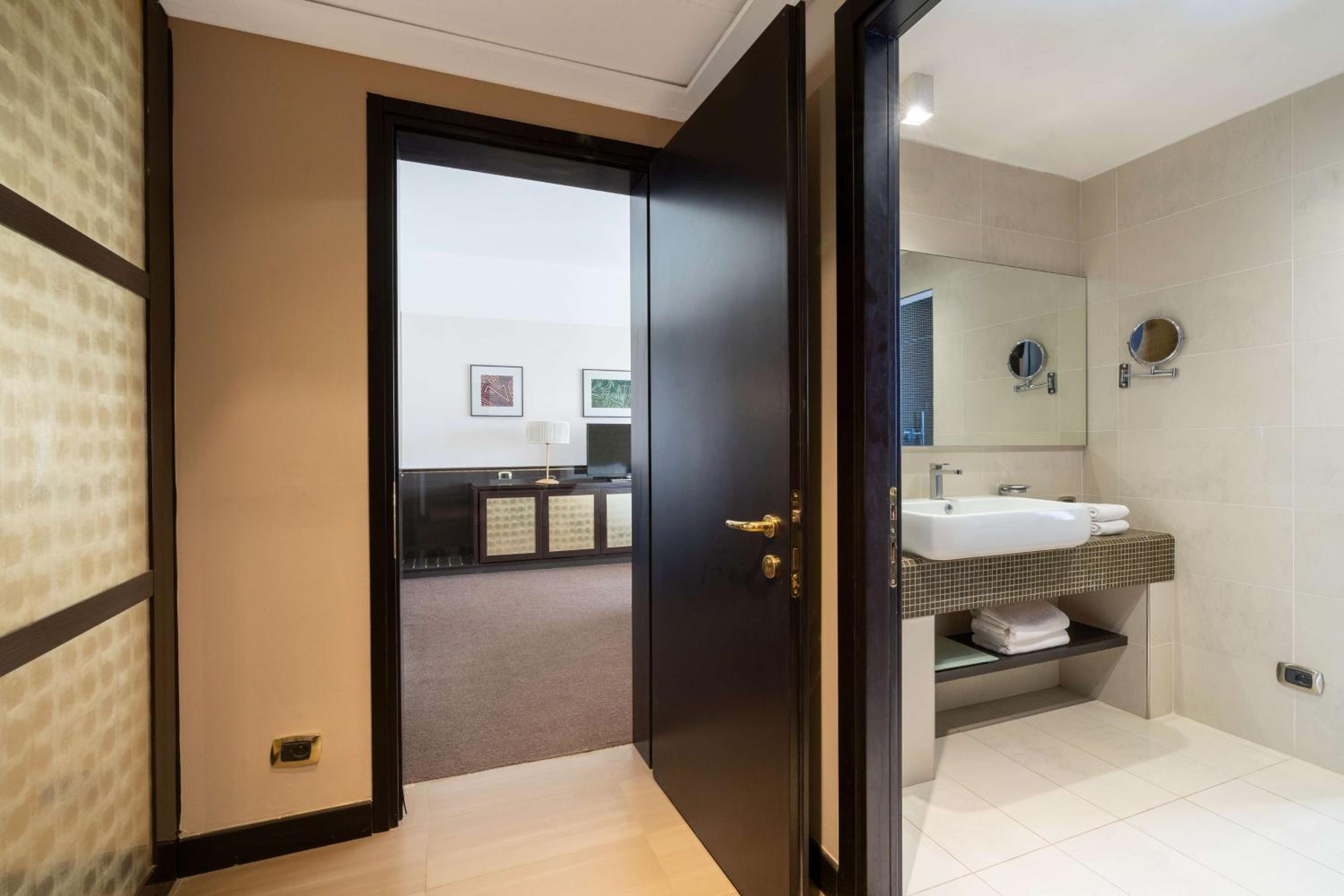 Grand Suite - Panoramic View - Photo 9