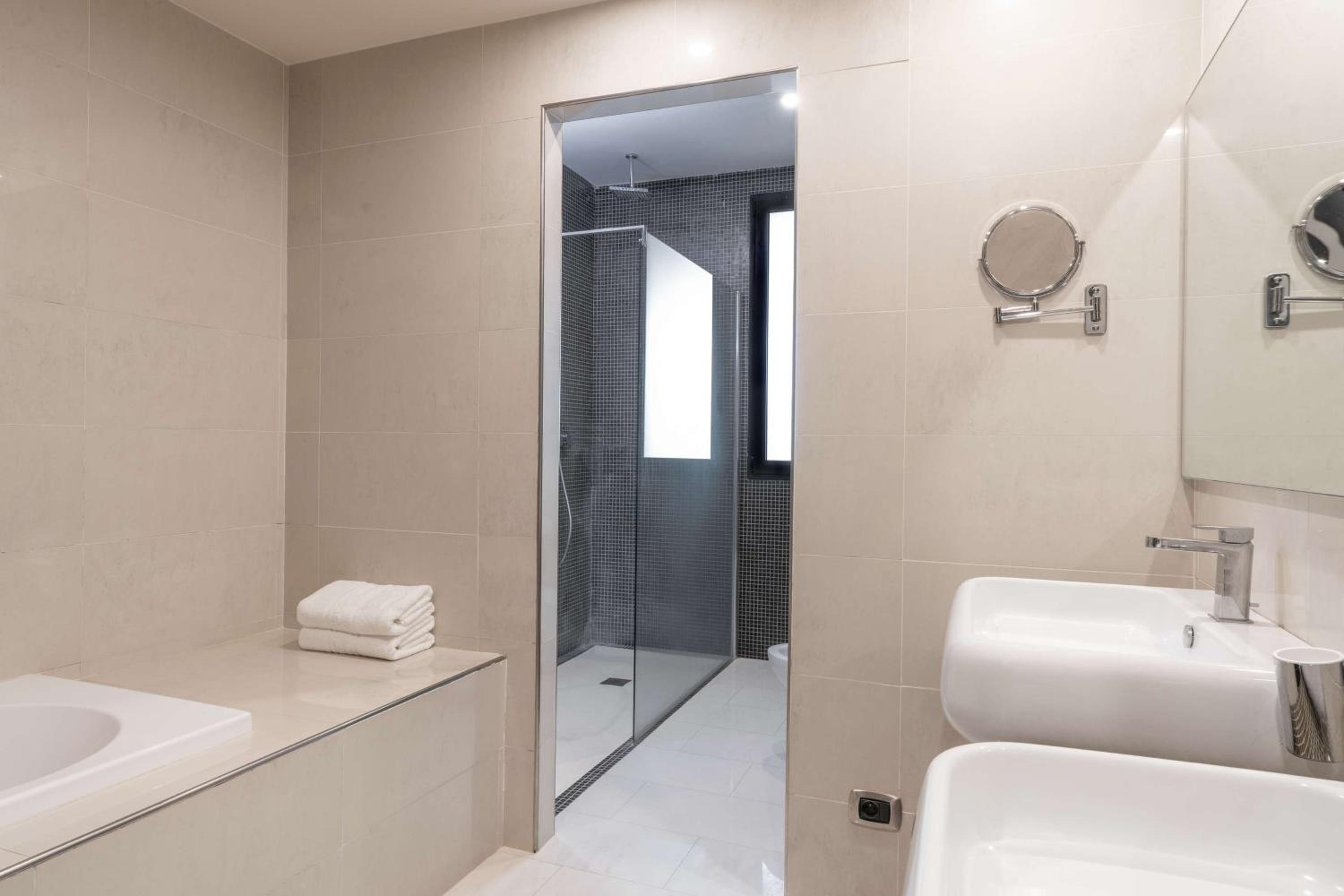 Grand Suite - Panoramic View - Photo 1