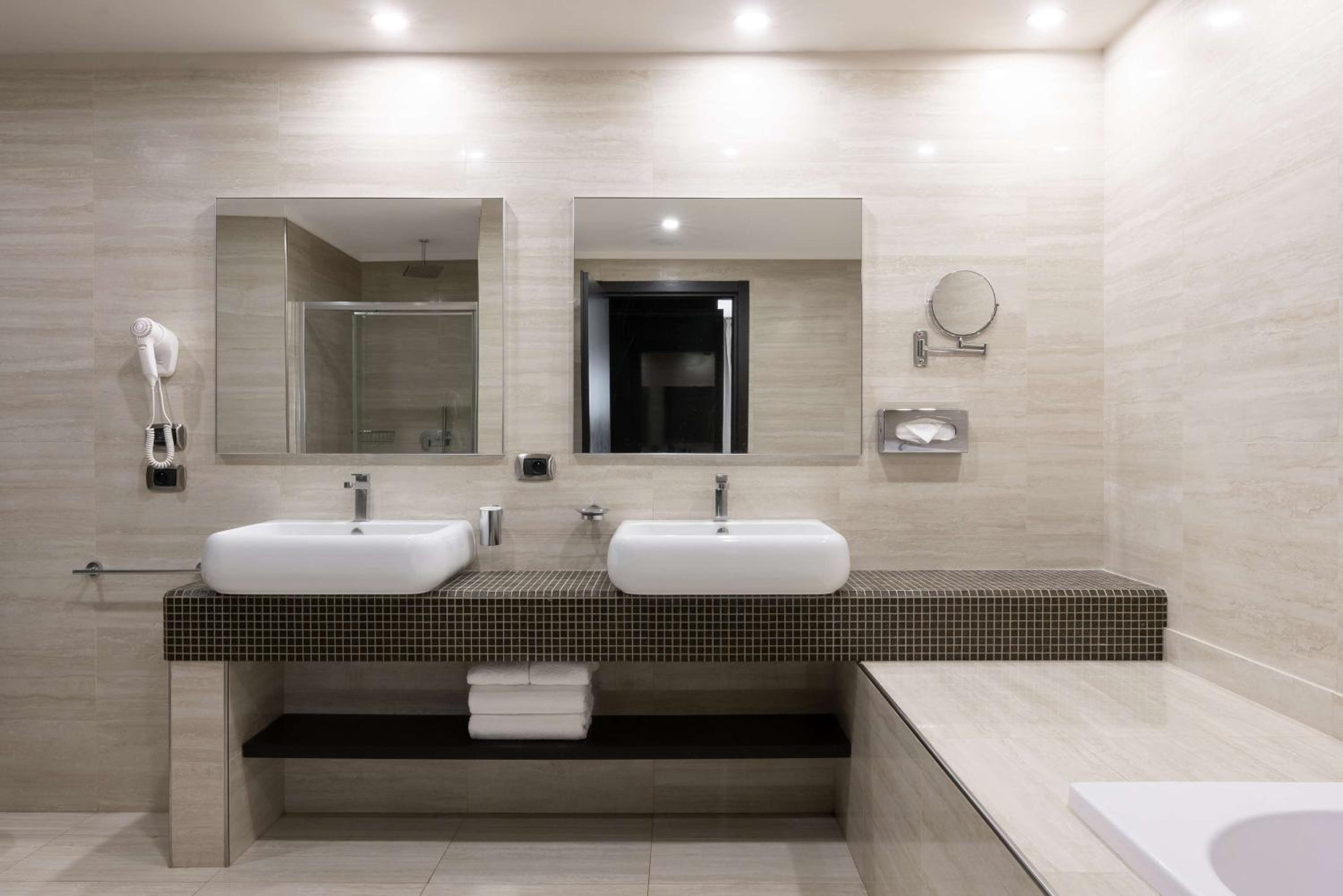 Grand Suite - Panoramic View - Photo 10