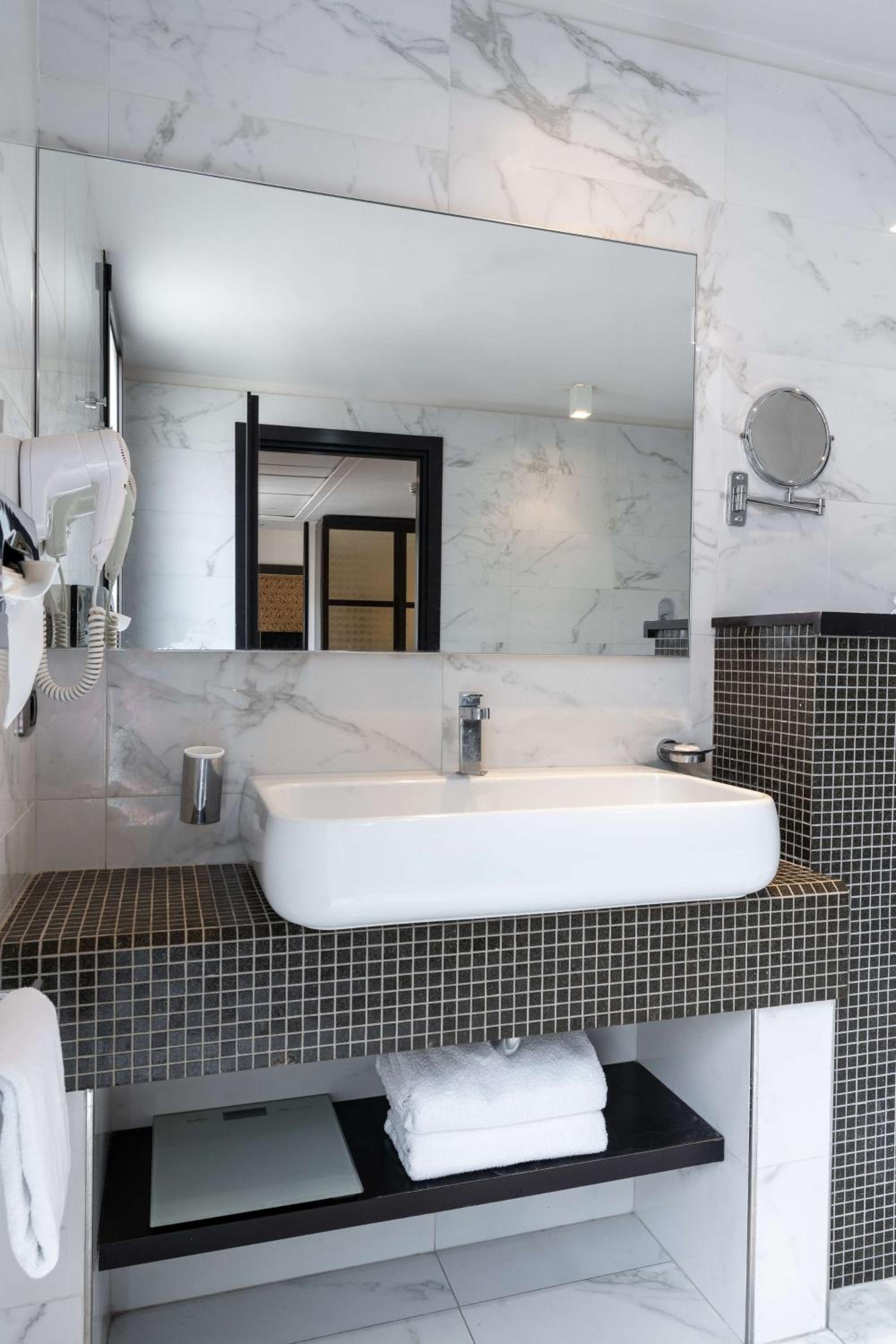 Suite with Terrace - Photo 4