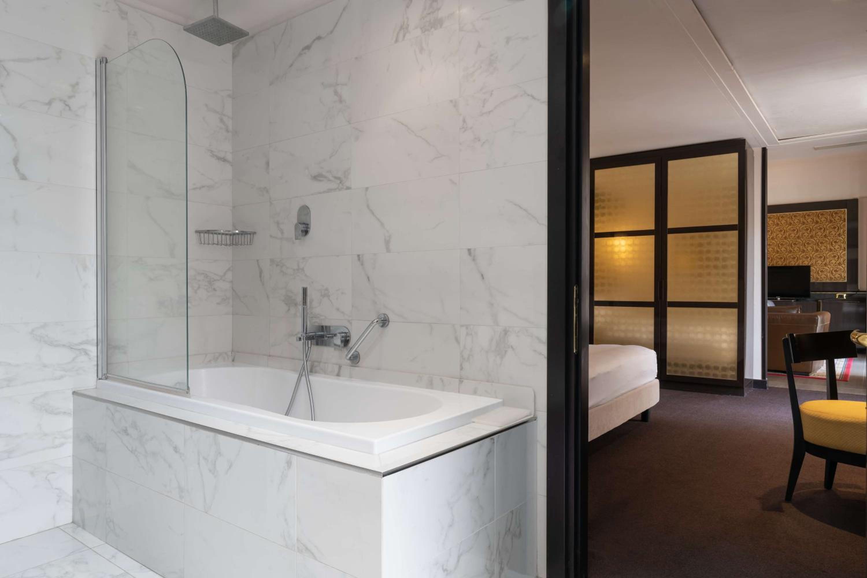 Junior Suite with Patio View - Photo 1