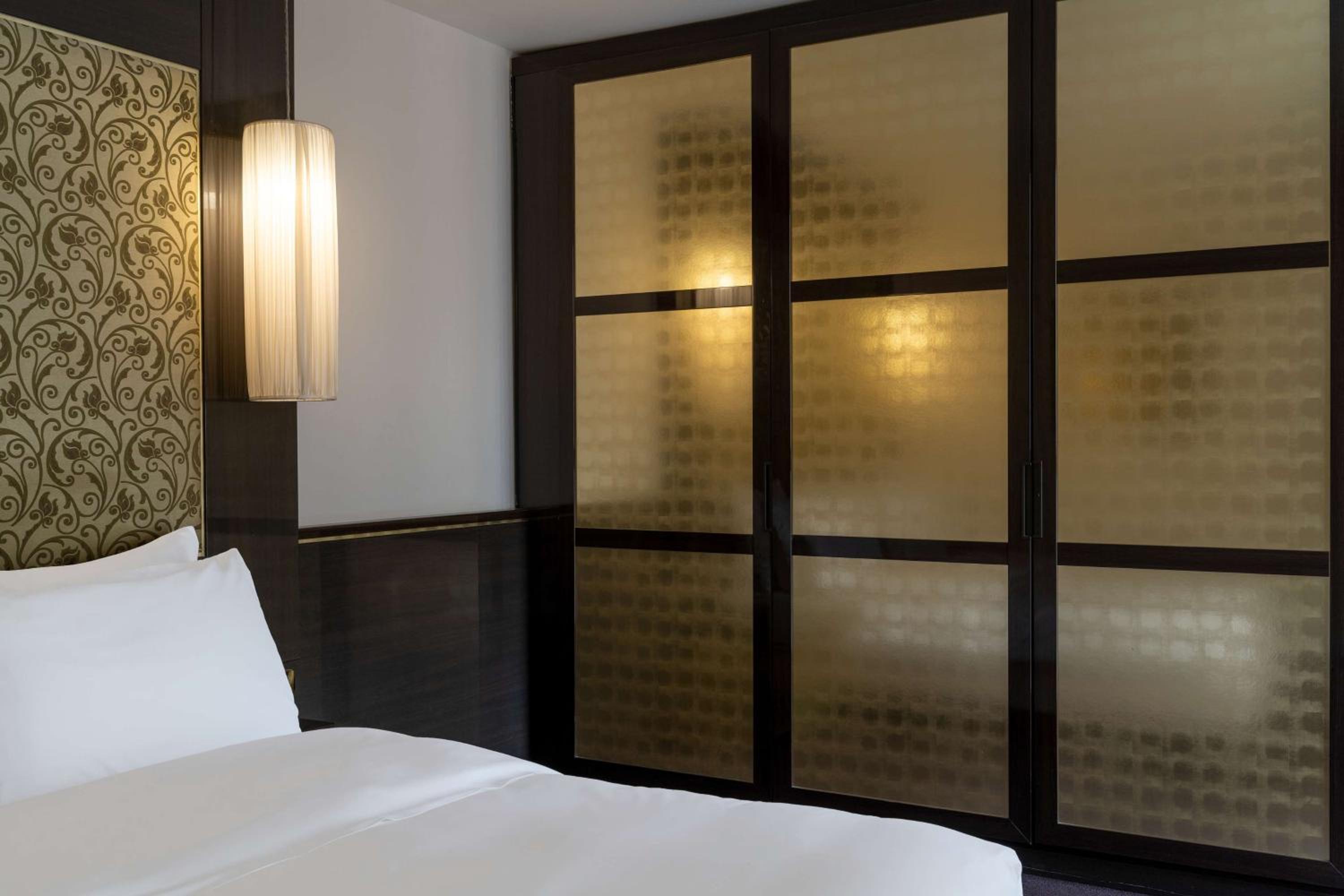 Junior Suite with Patio View - Photo 4
