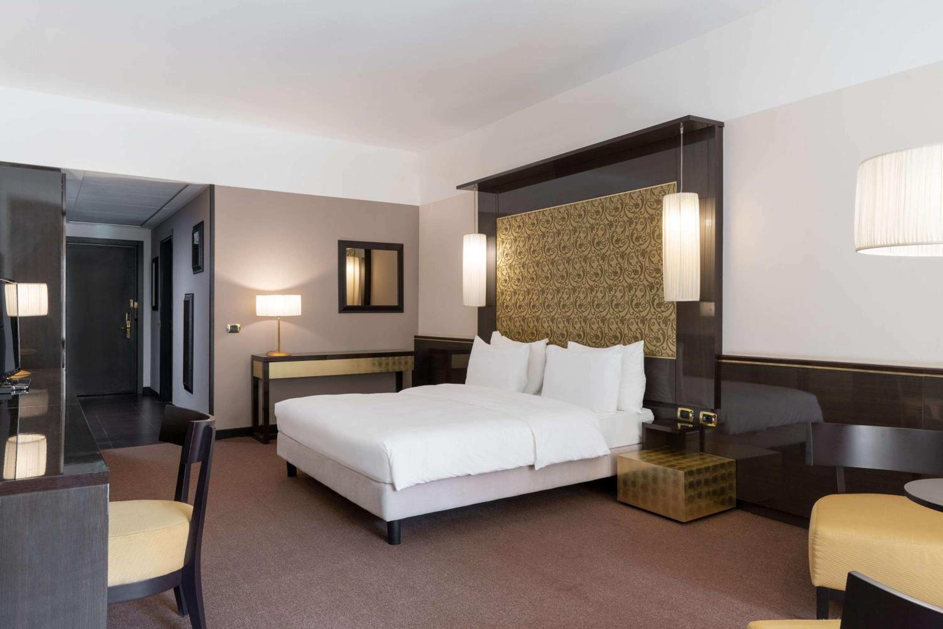 Premium Room - Patio View - Photo 5