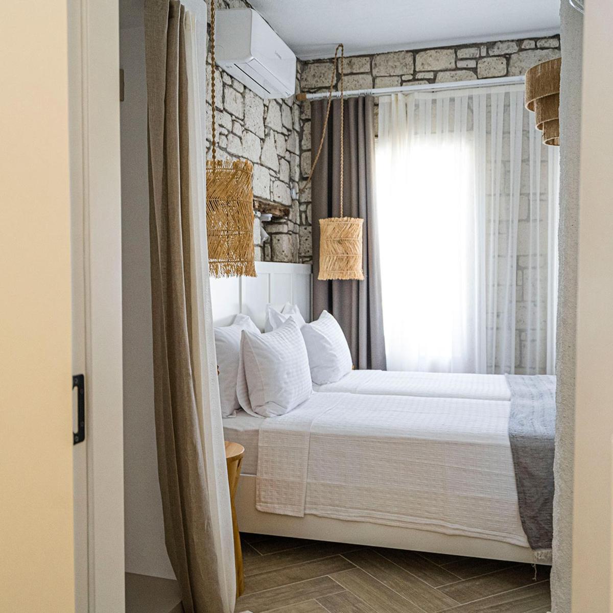 Standard Double or Twin Room - Photo 15