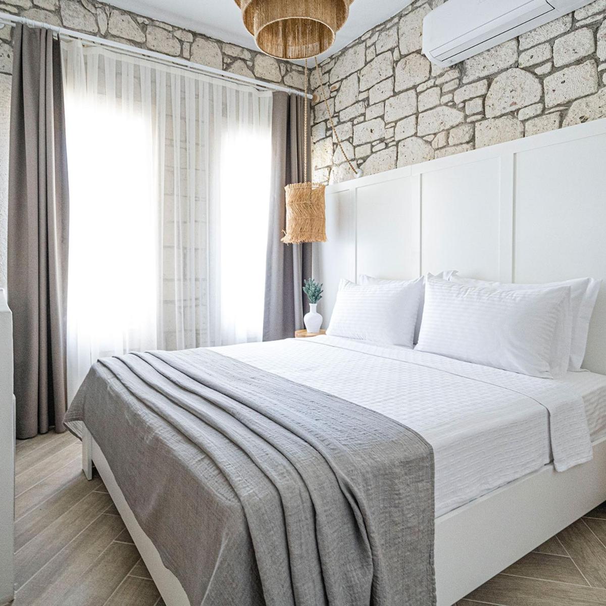 Standard Double or Twin Room - Photo 11