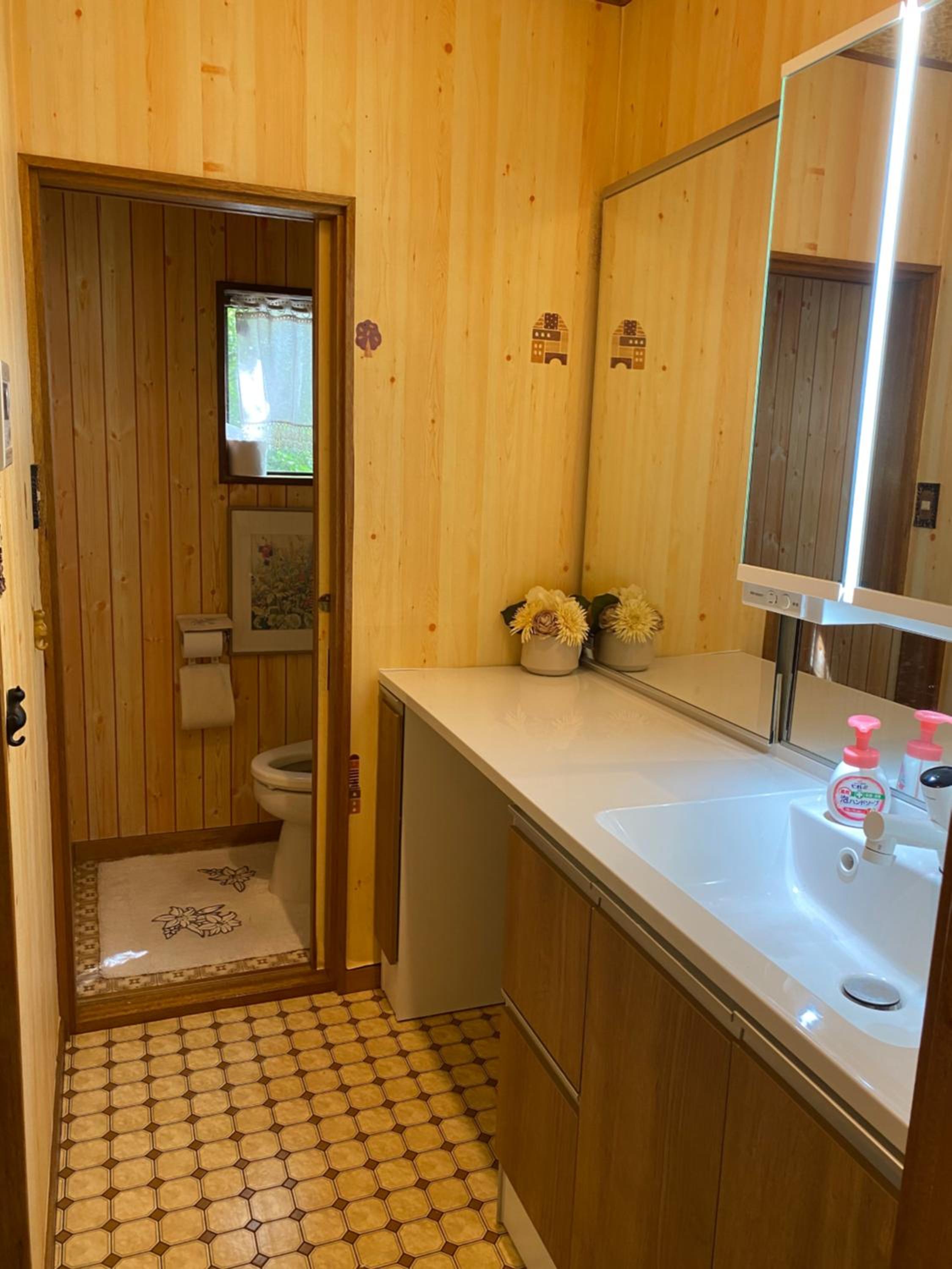Twin Room with Bath - Photo 3