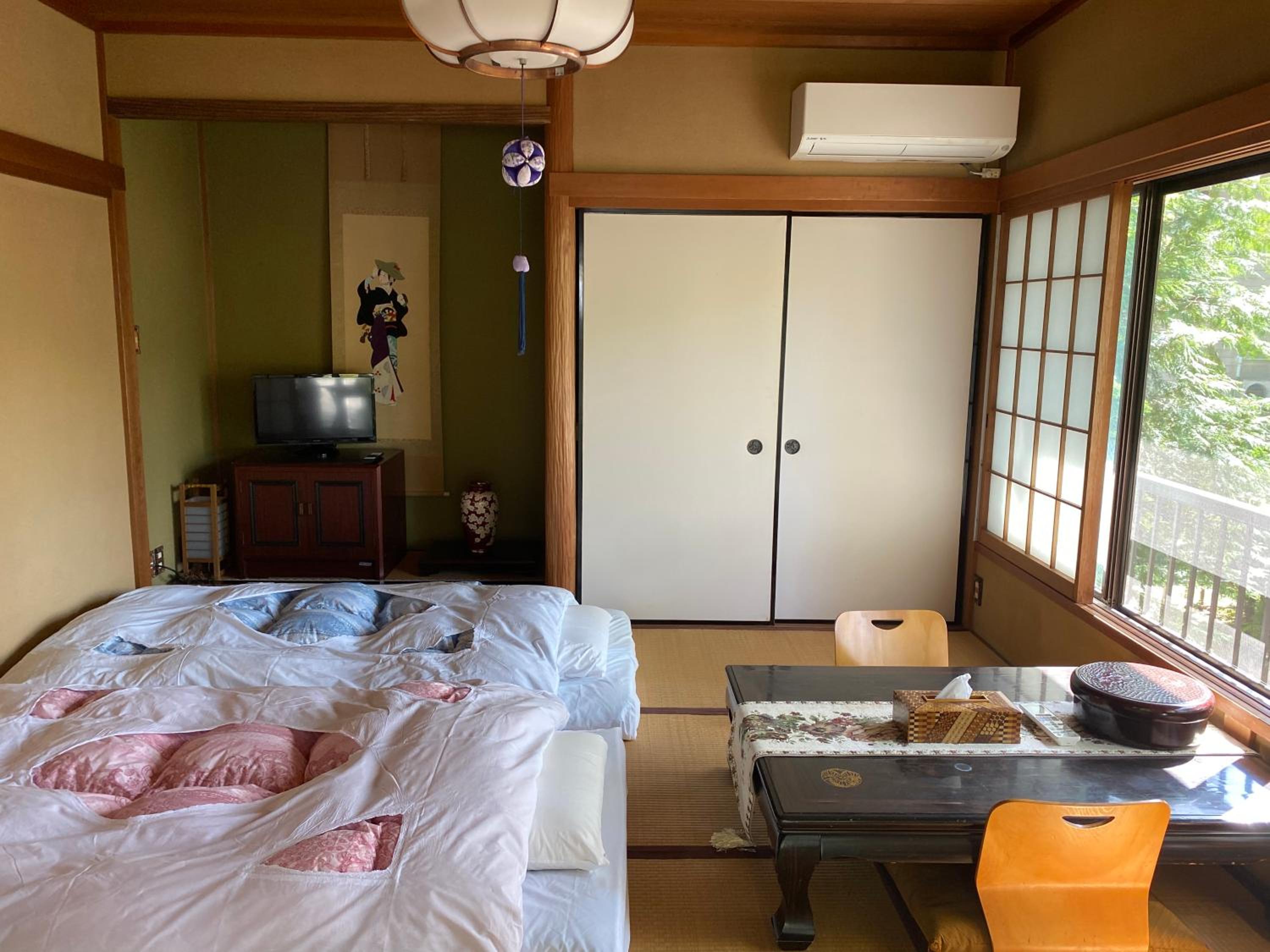 Twin Room with Bath - Photo 5