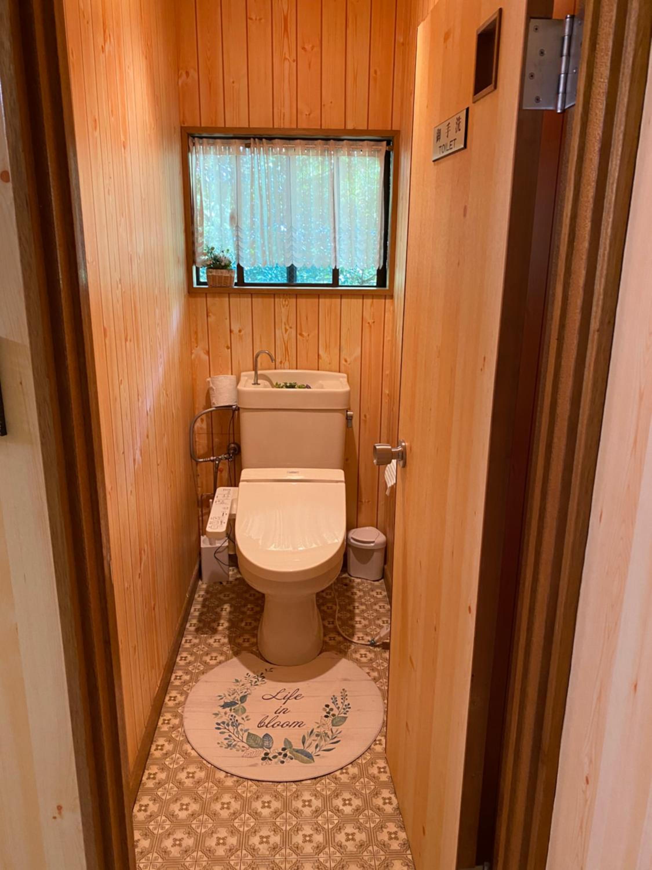 Twin Room with Bath - Photo 7