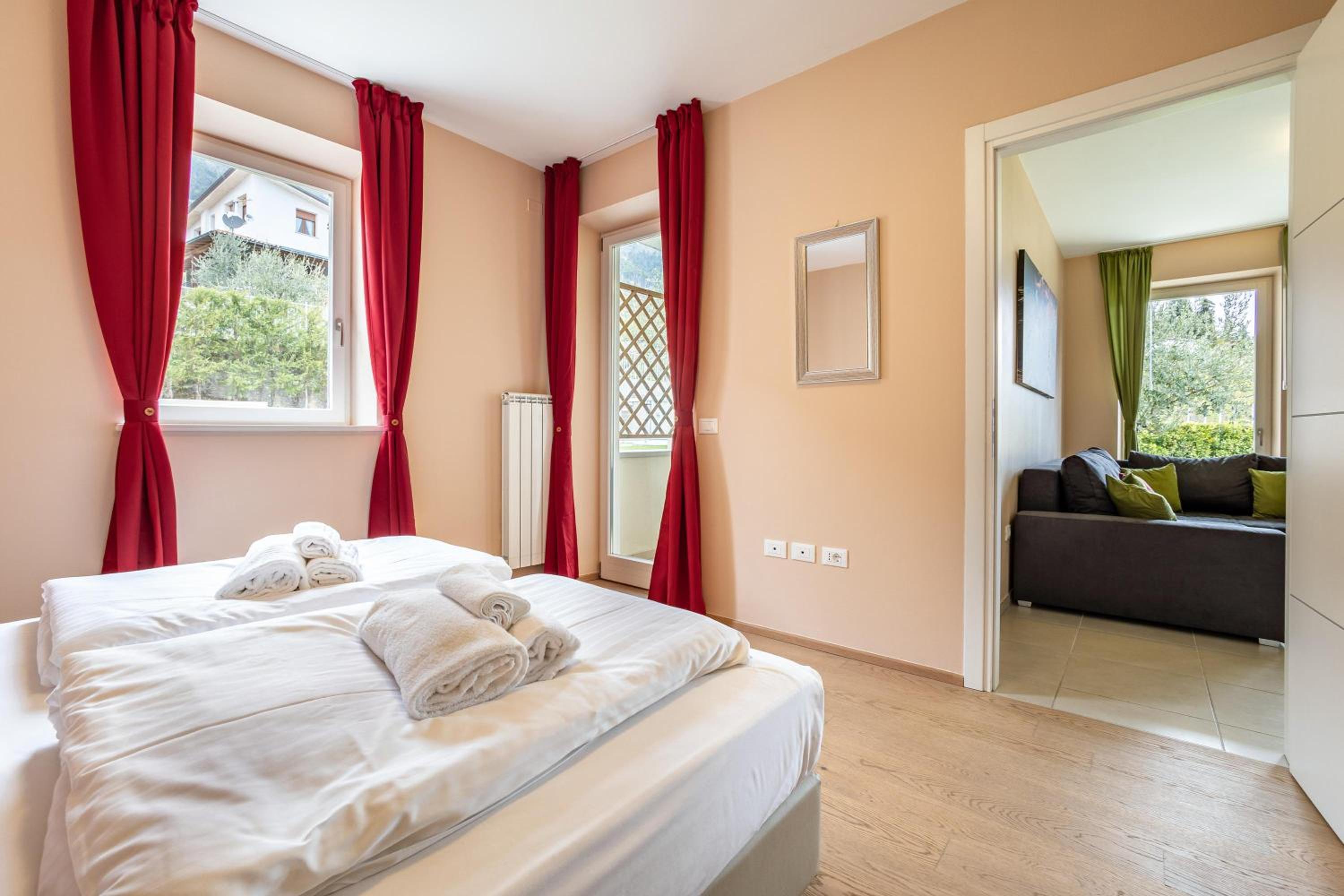 Two-Bedroom Deluxe Apartment with Garden View photo 3