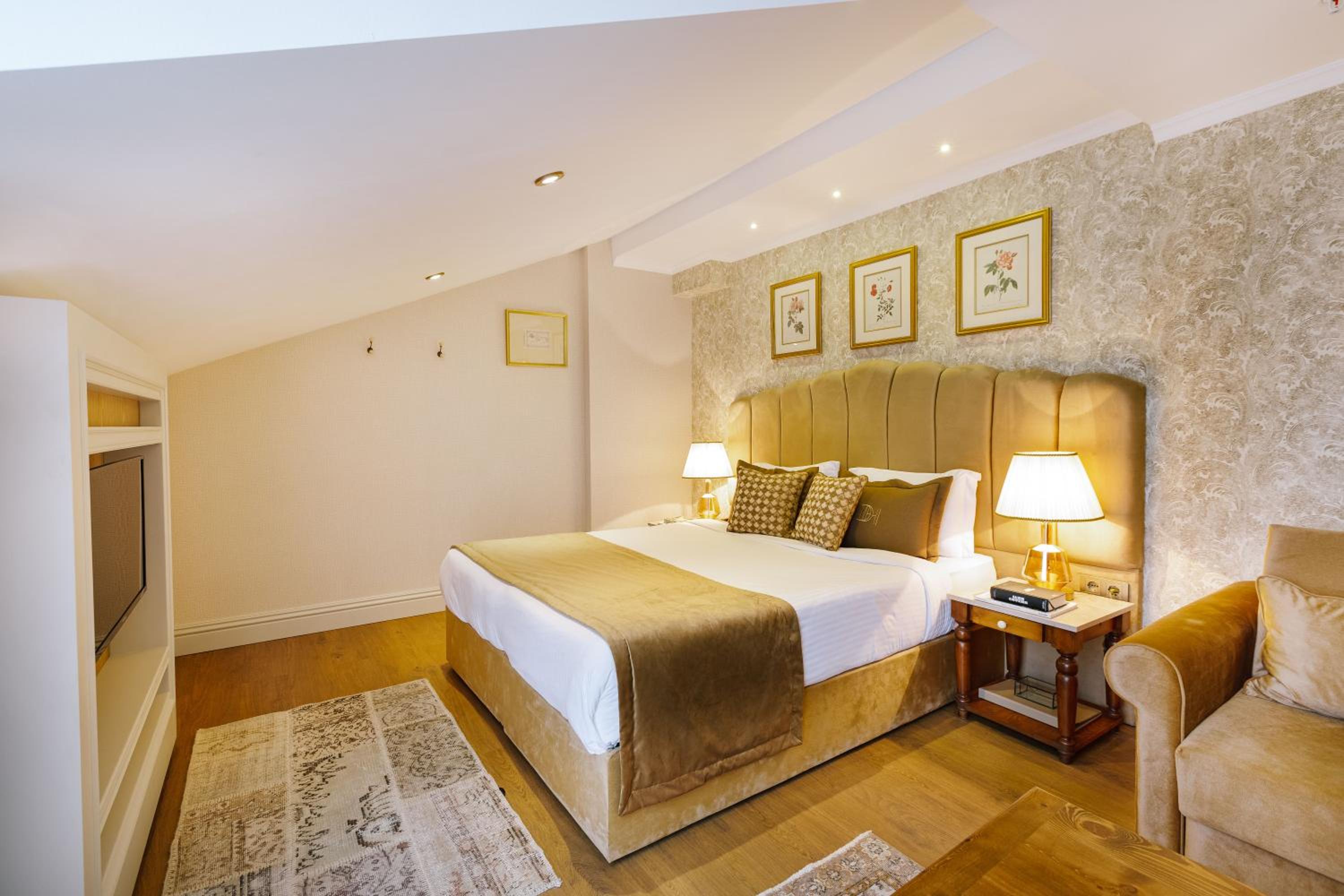 King Room with Balcony photo 3
