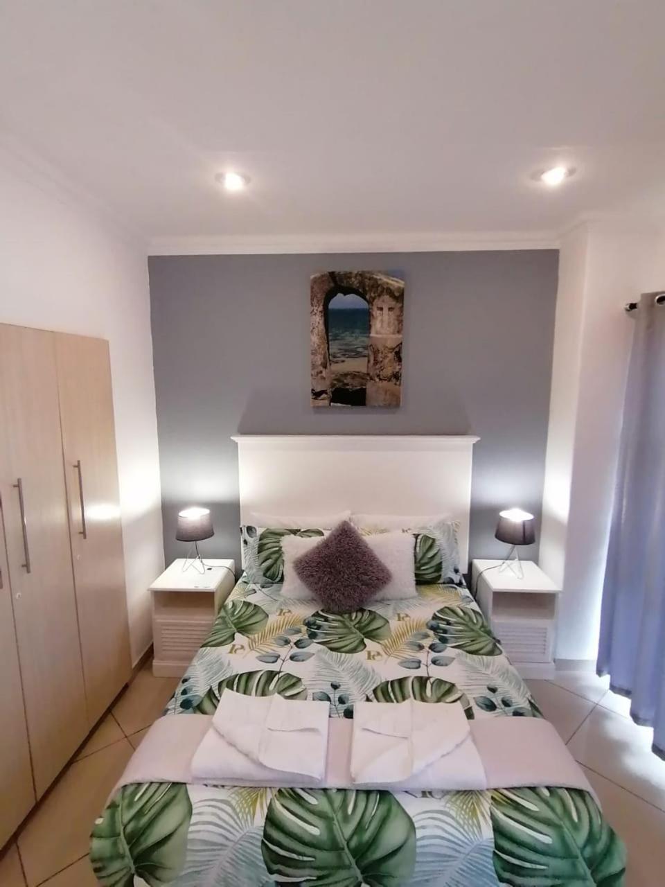 Budget Double Room - Photo 16