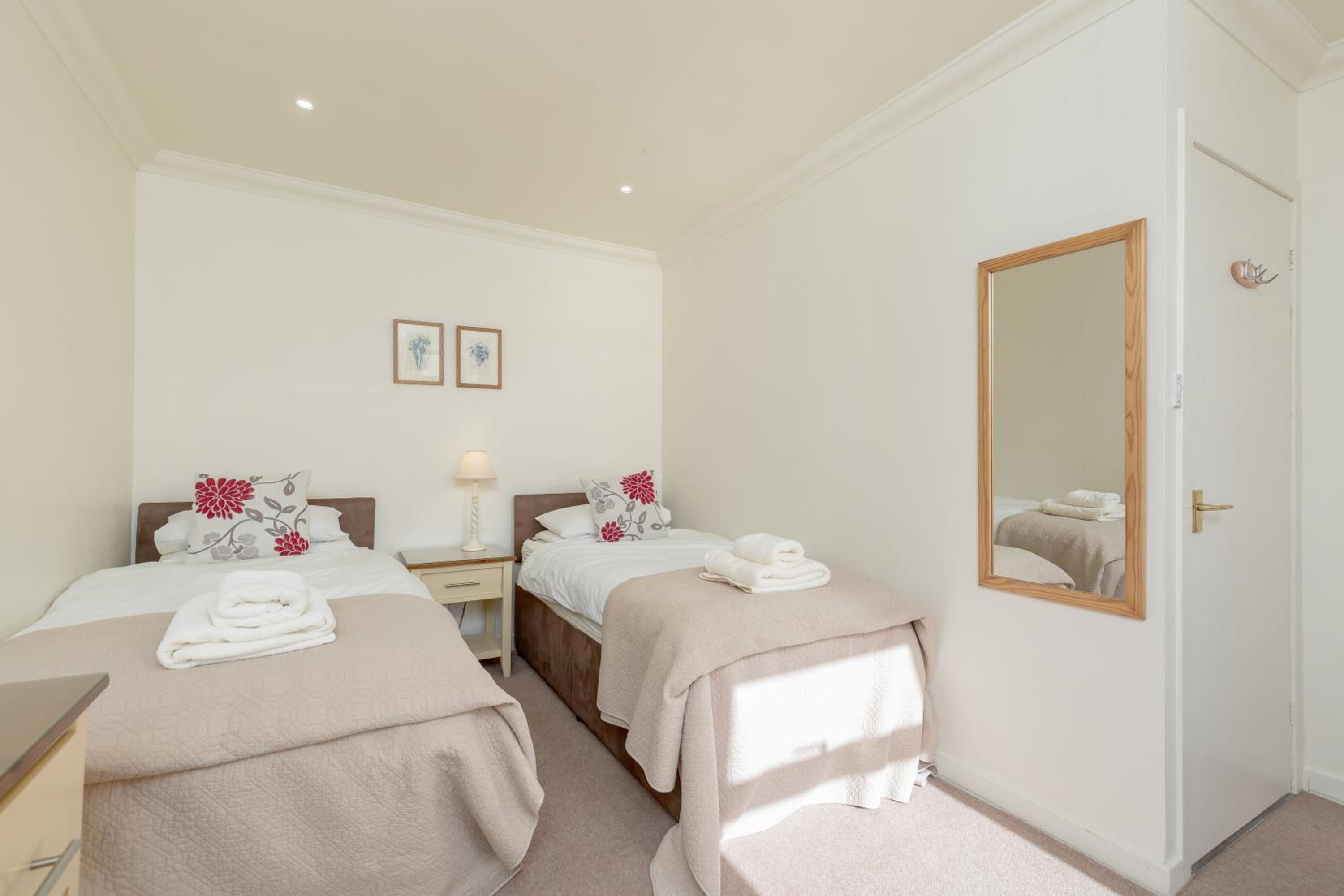 Three-Bedroom House - Photo 2