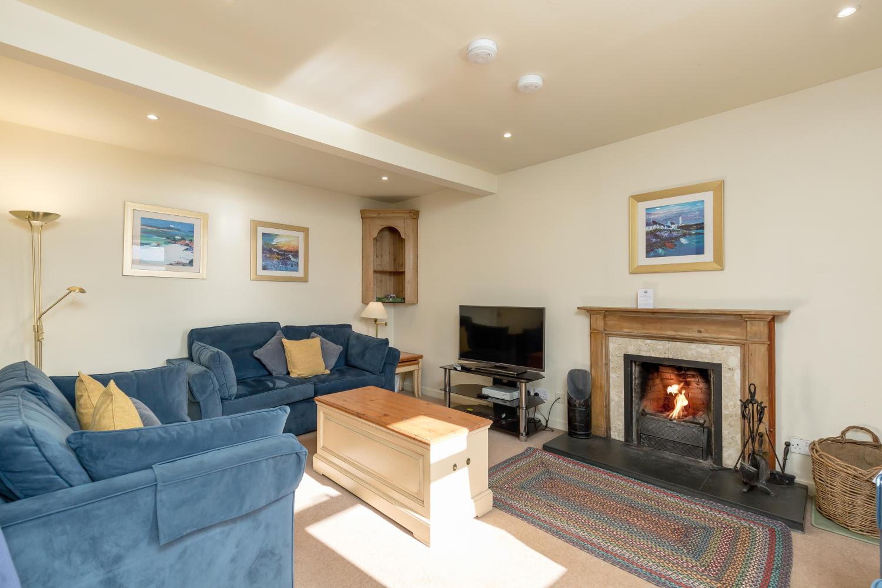 Three-Bedroom House - Photo 6