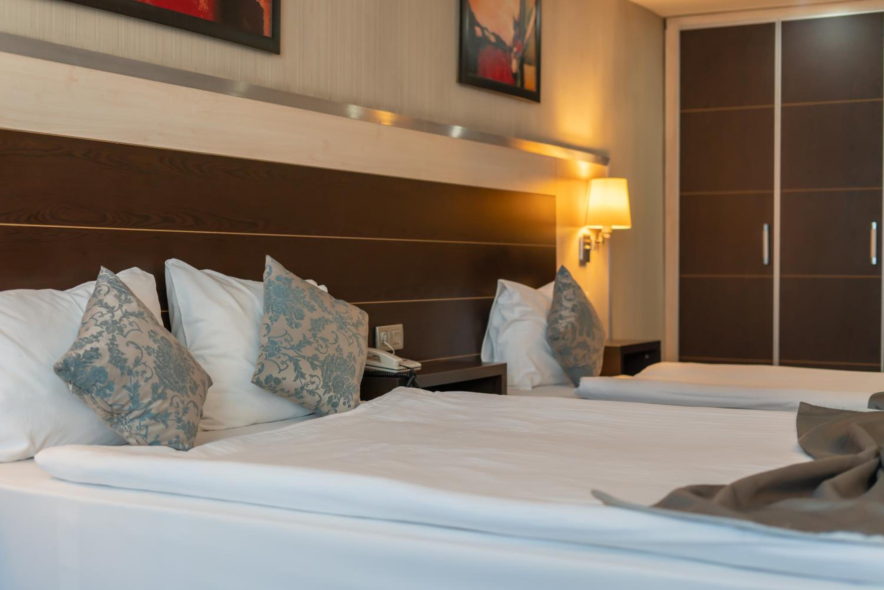 Standard Double or Twin Room thumbnail 5