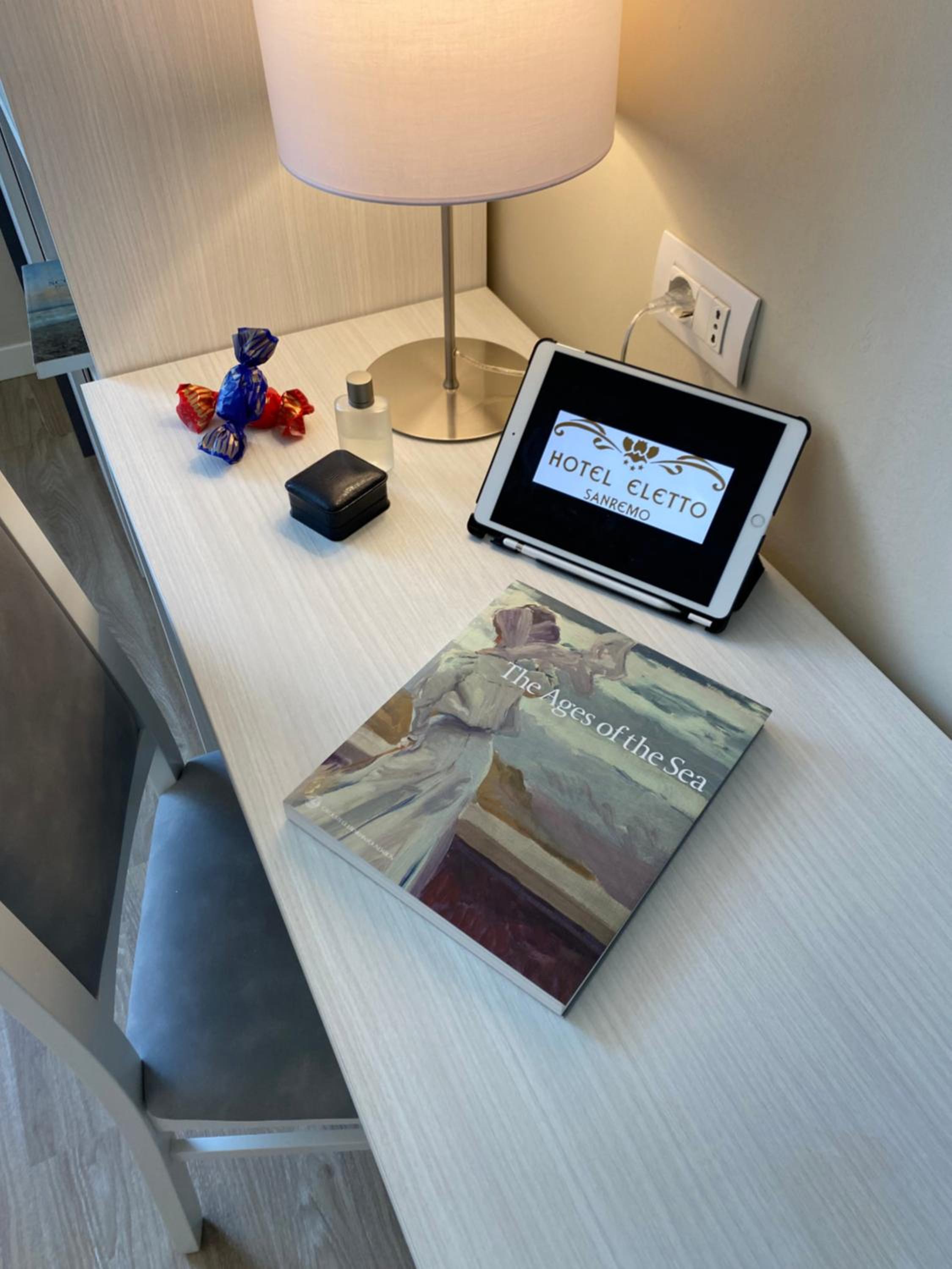 Standard Double Room - Photo 11