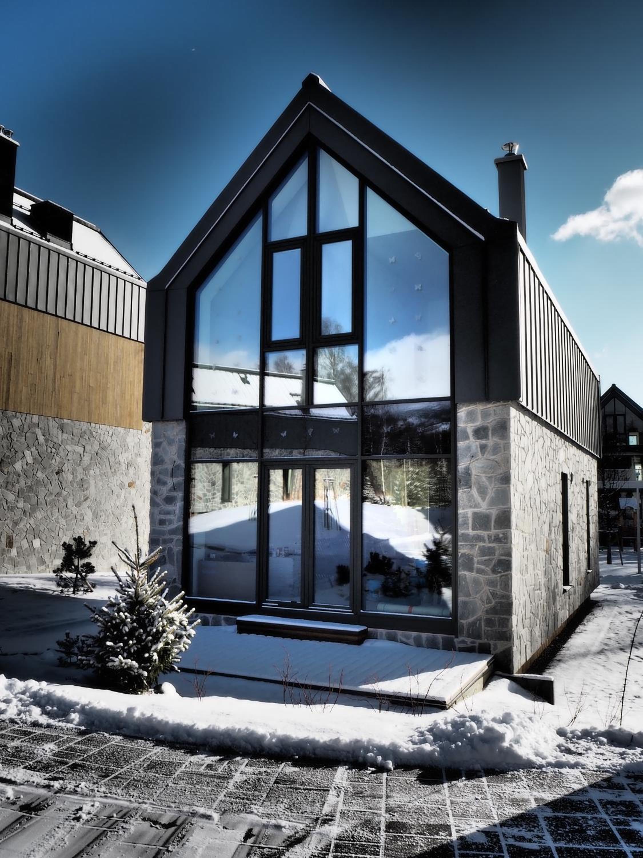 Three-Bedroom House - Photo 2
