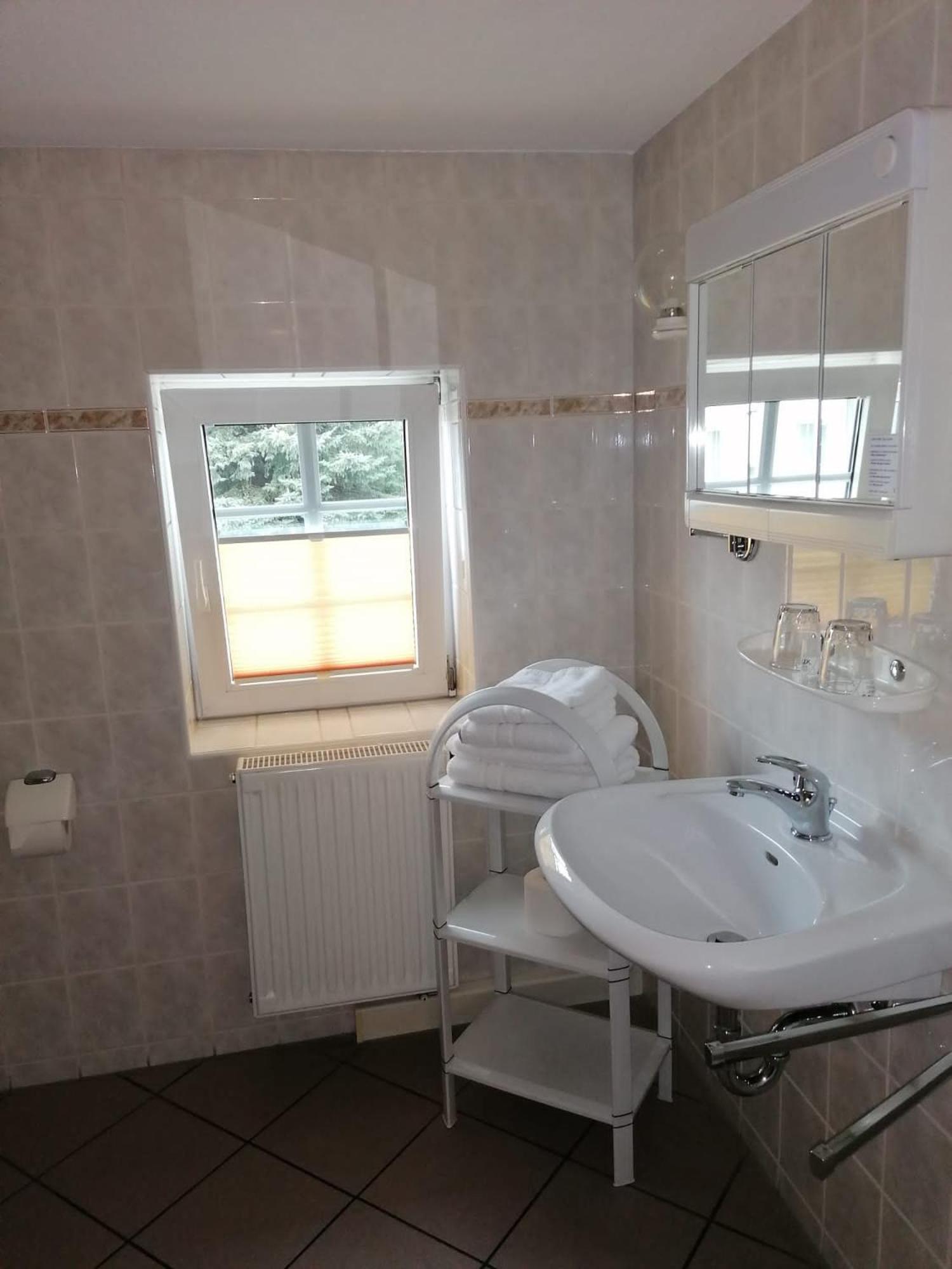 Budget Double Room photo 3