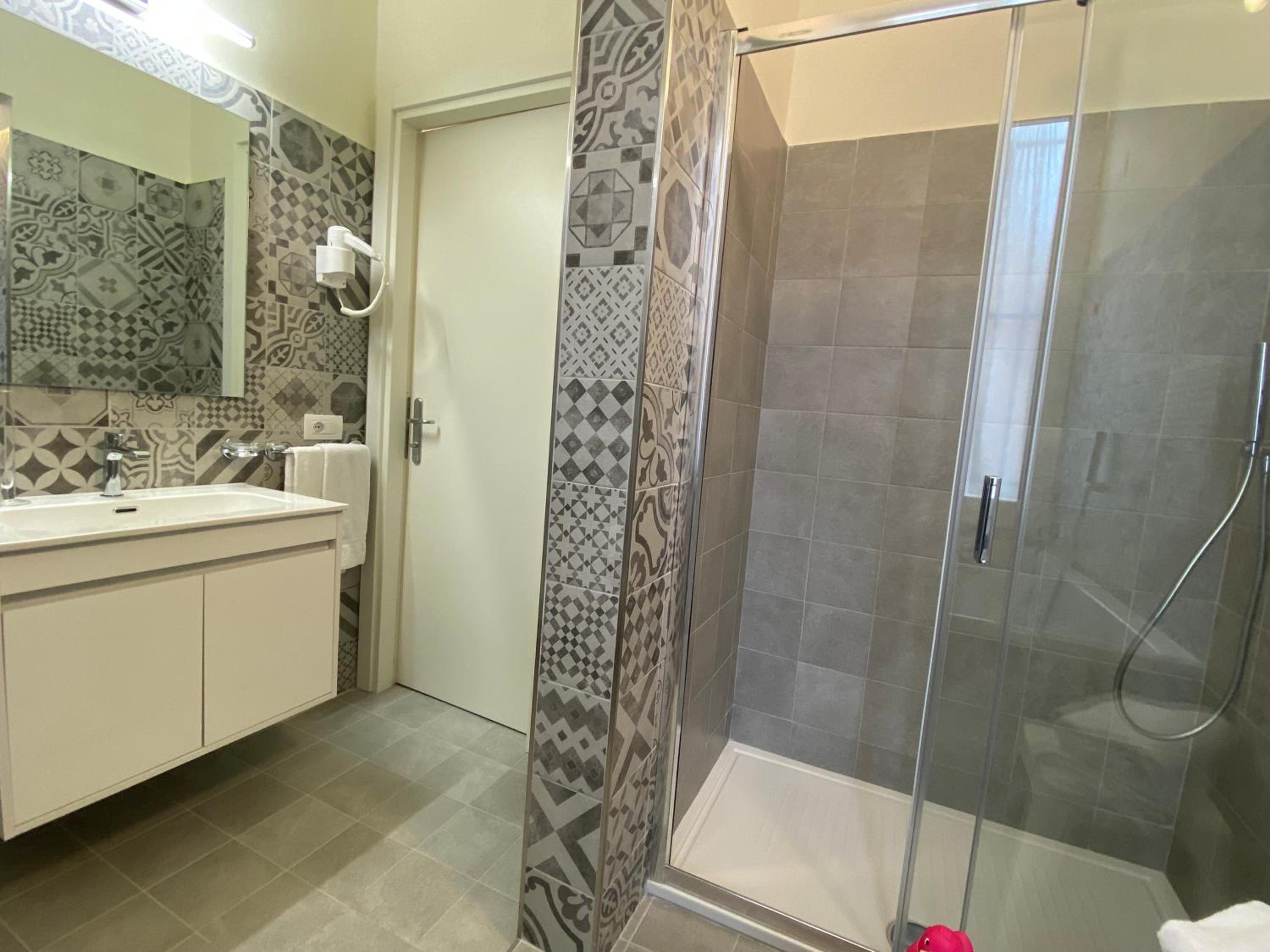 Superior Double Room - Photo 16