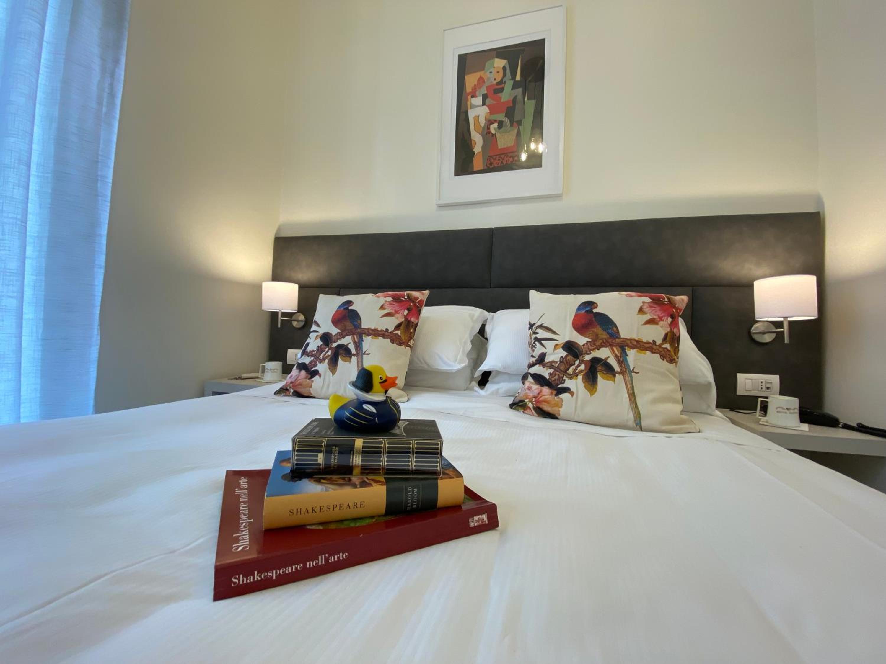 Standard Double Room - Photo 17