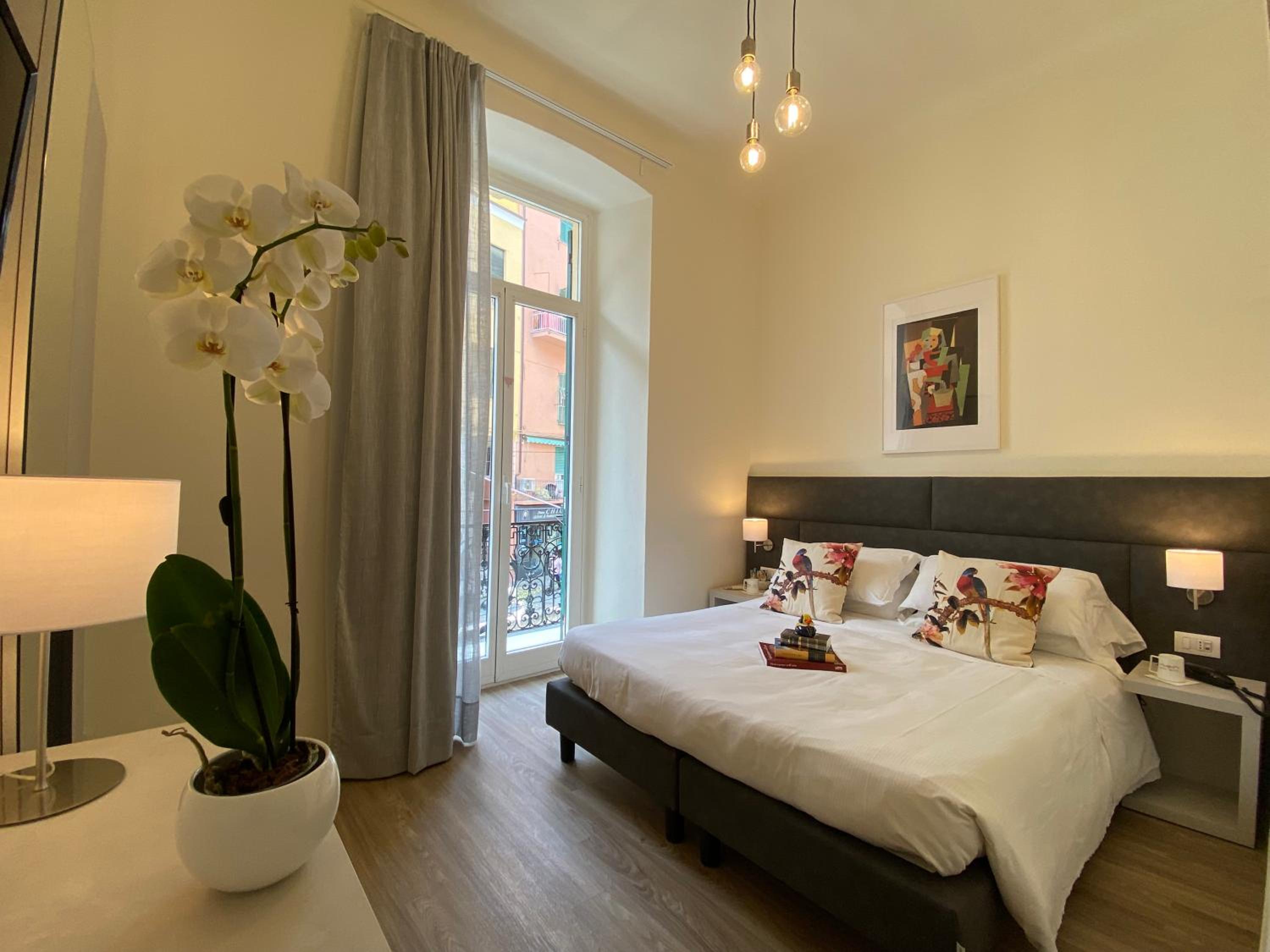Standard Double Room - Photo 12